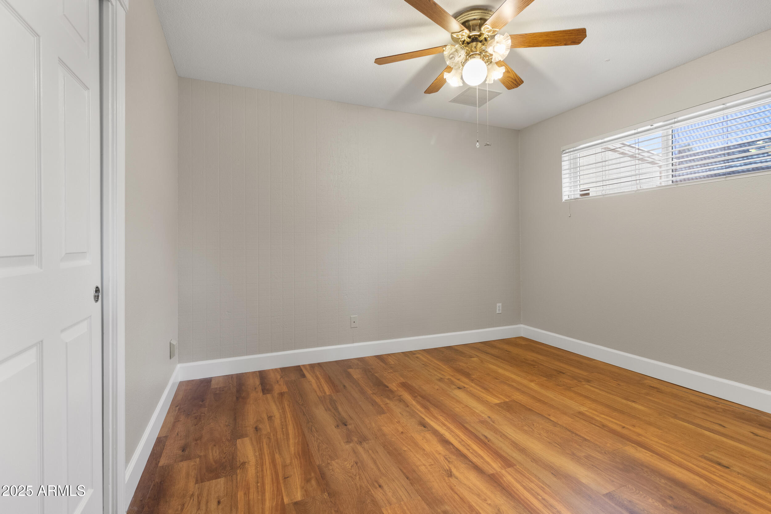 718 E FAIRMONT Drive