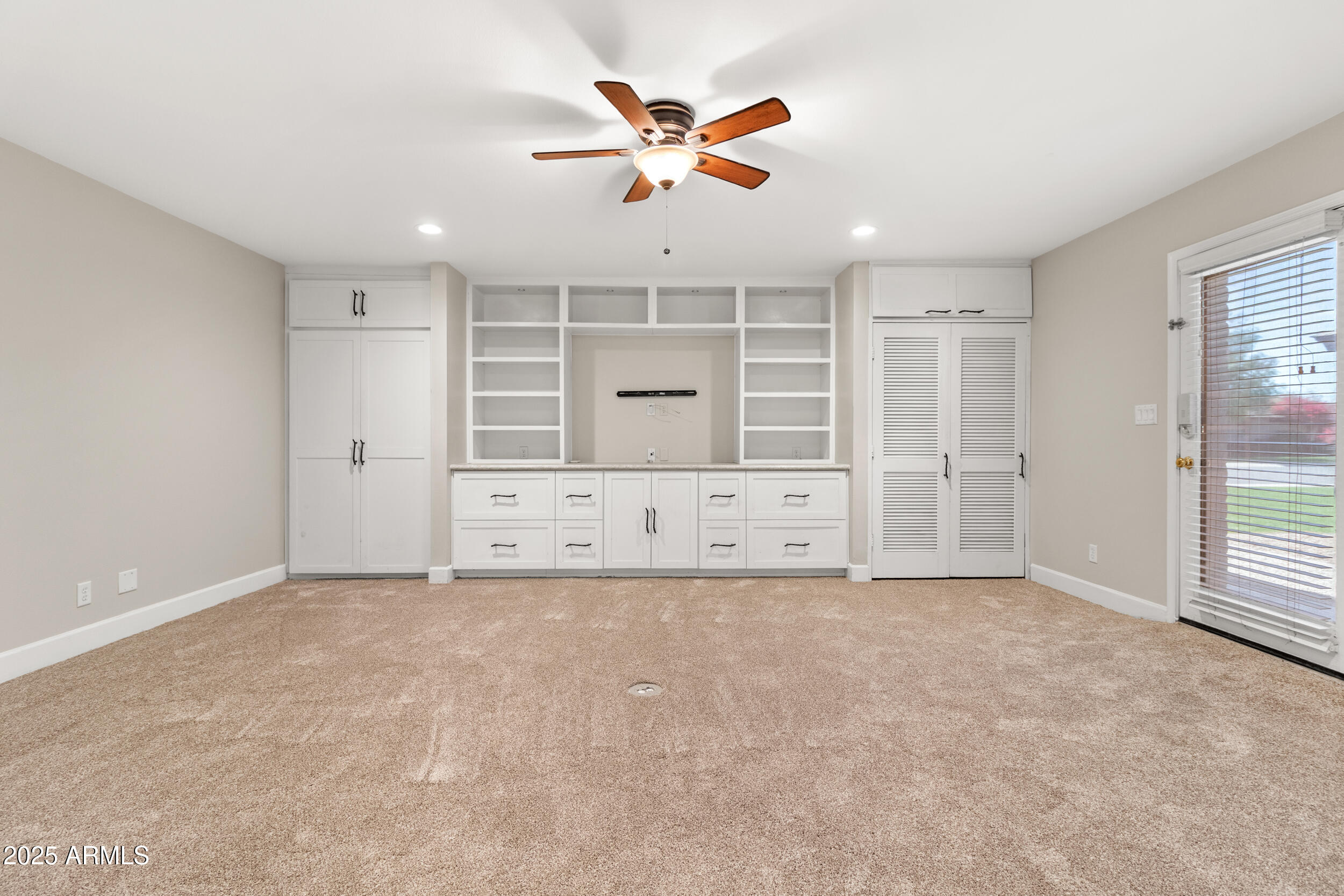 718 E FAIRMONT Drive