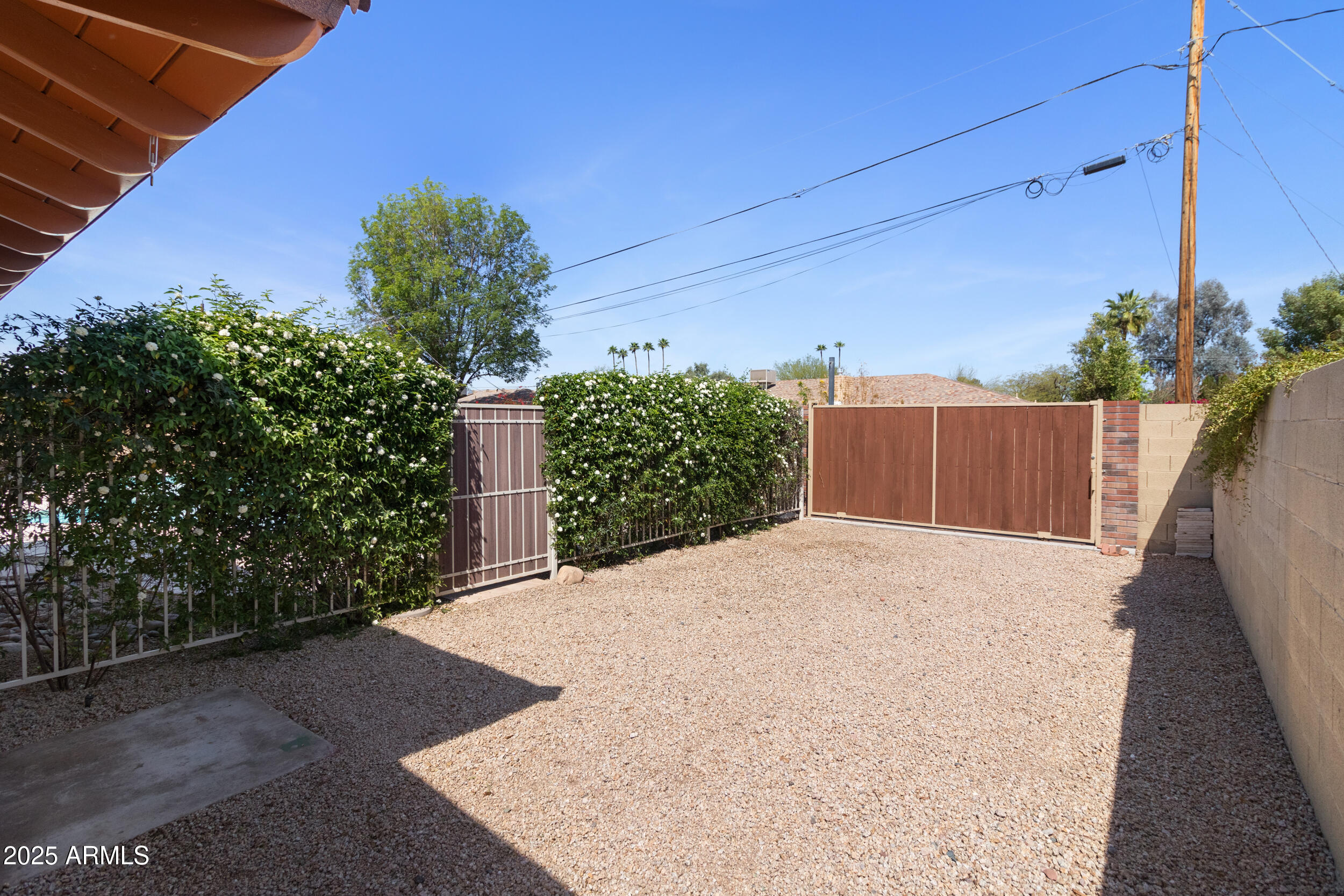 718 E FAIRMONT Drive