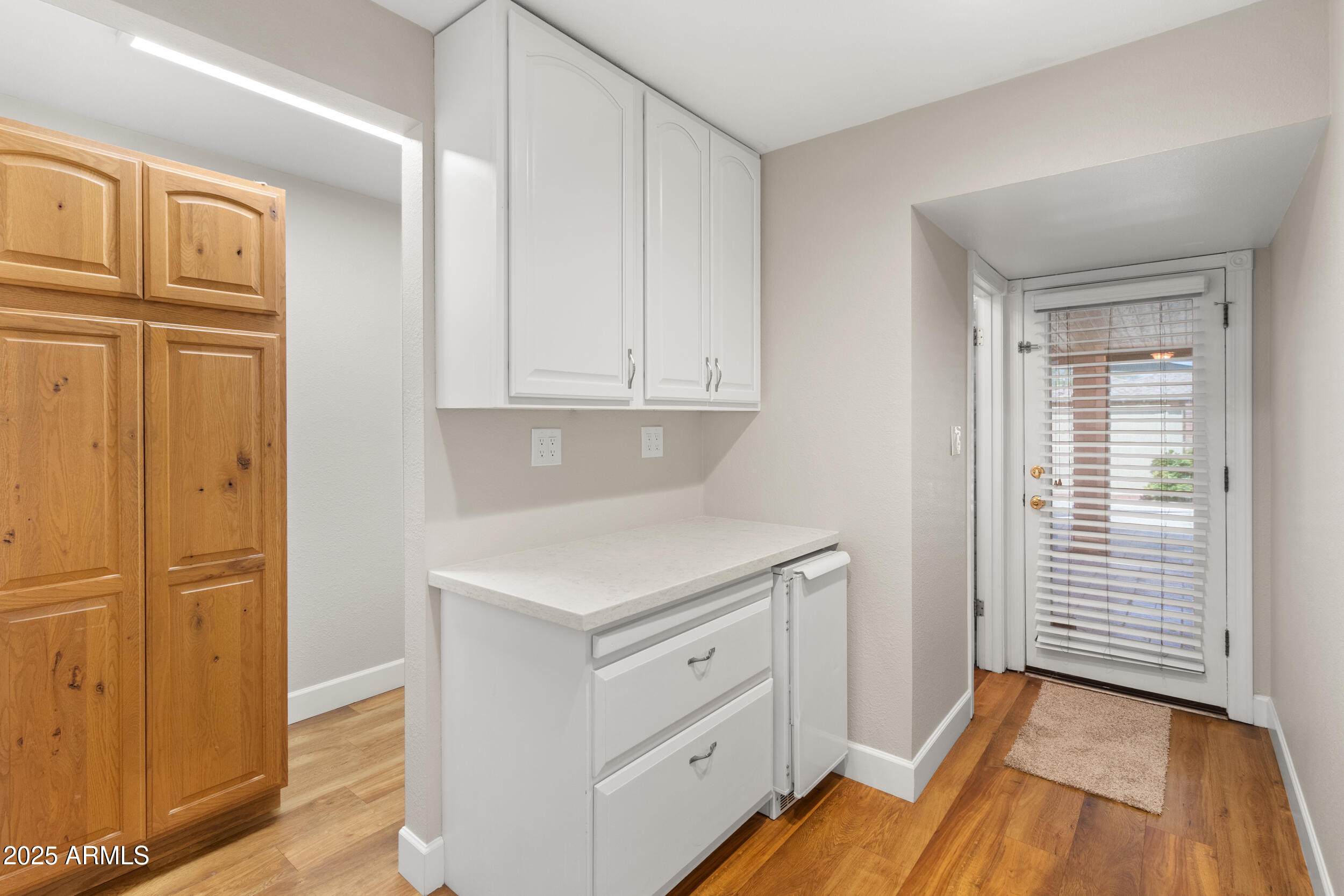 718 E FAIRMONT Drive