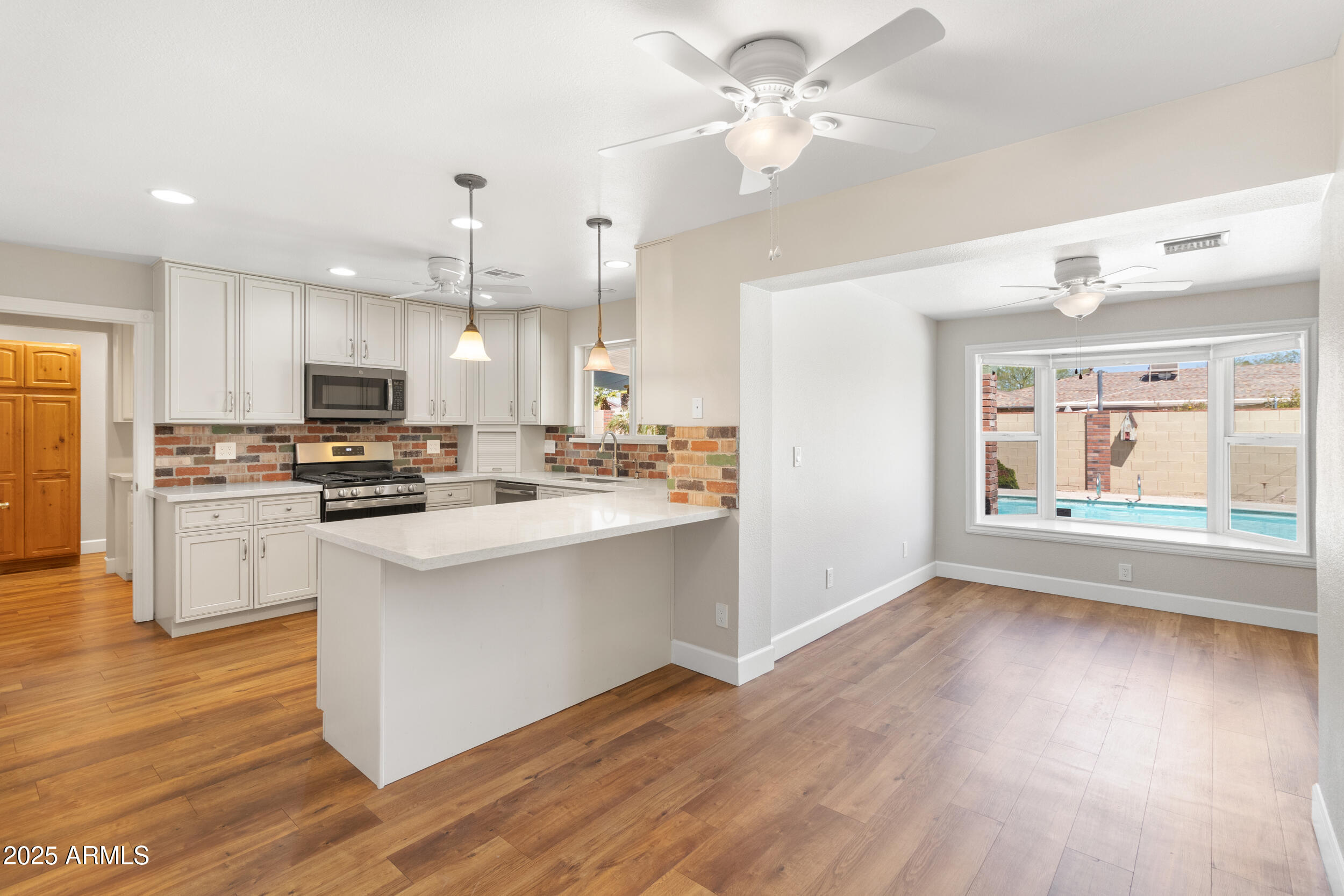 718 E FAIRMONT Drive