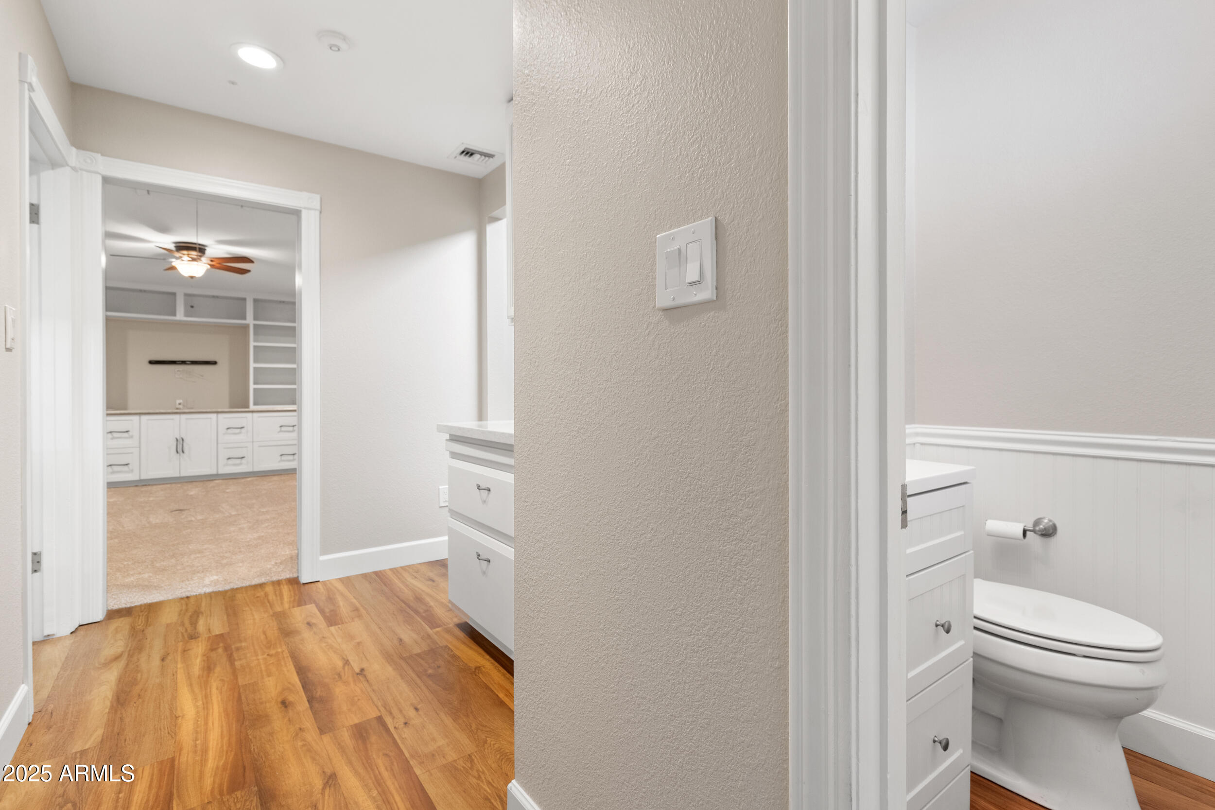 718 E FAIRMONT Drive