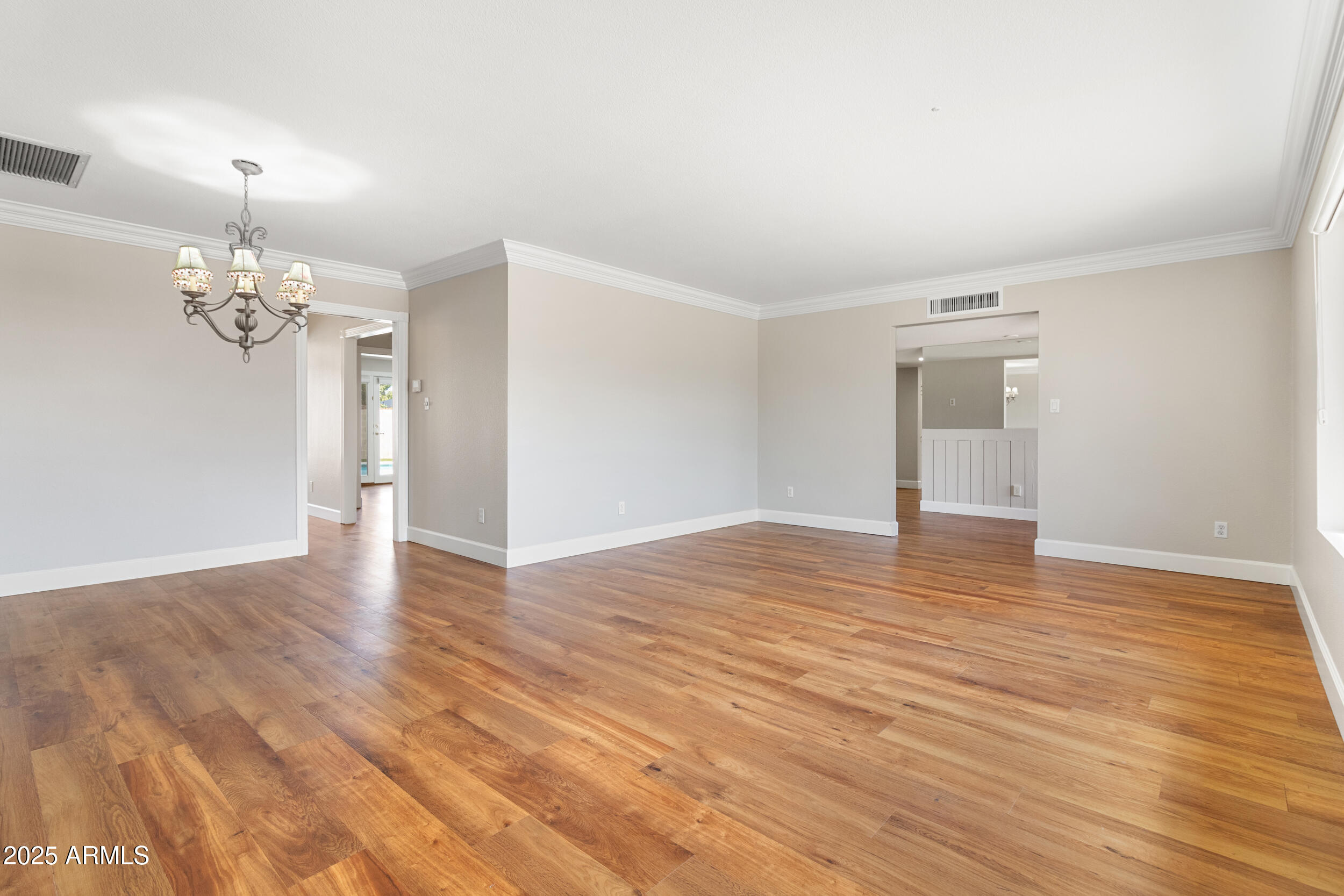 718 E FAIRMONT Drive