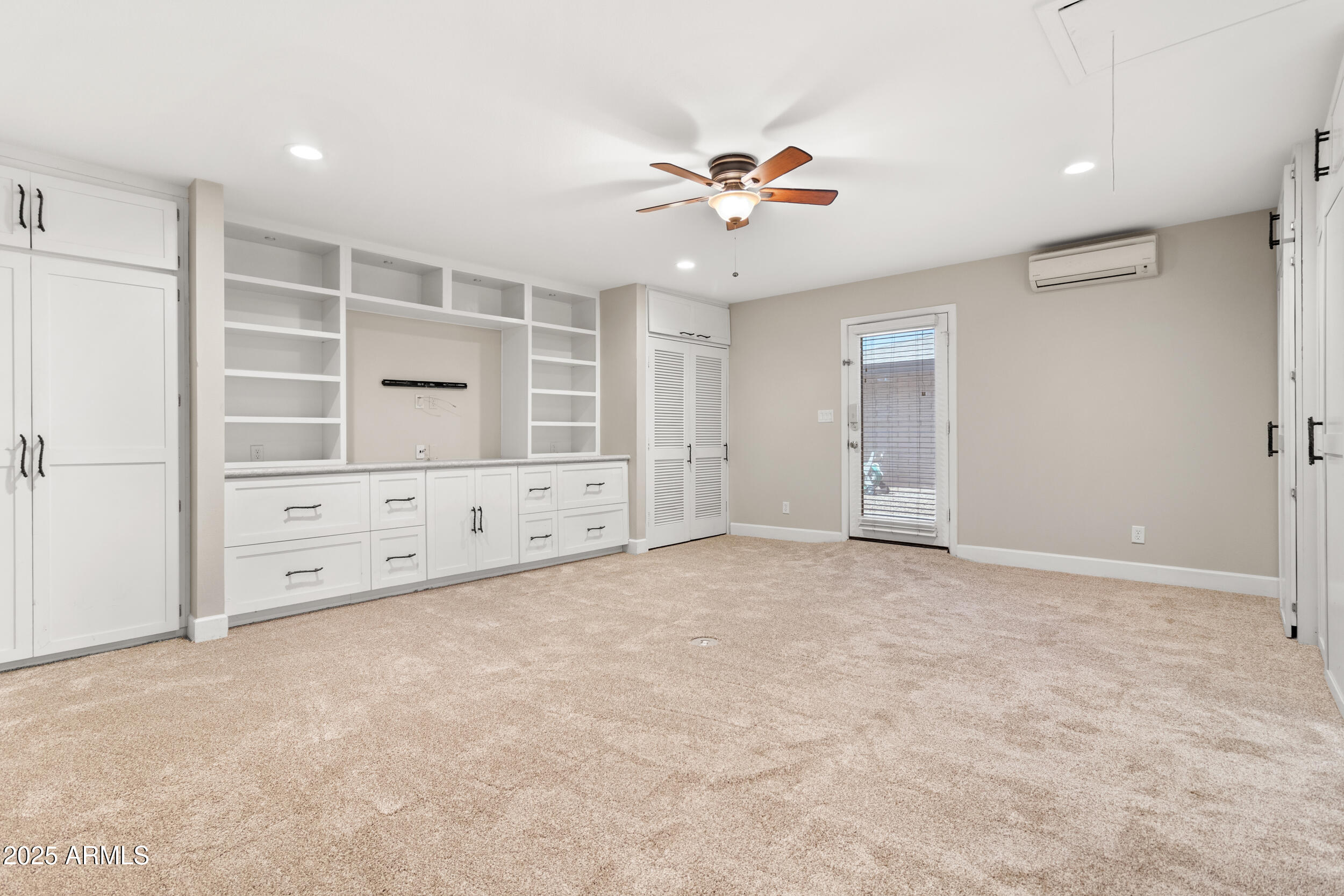 718 E FAIRMONT Drive