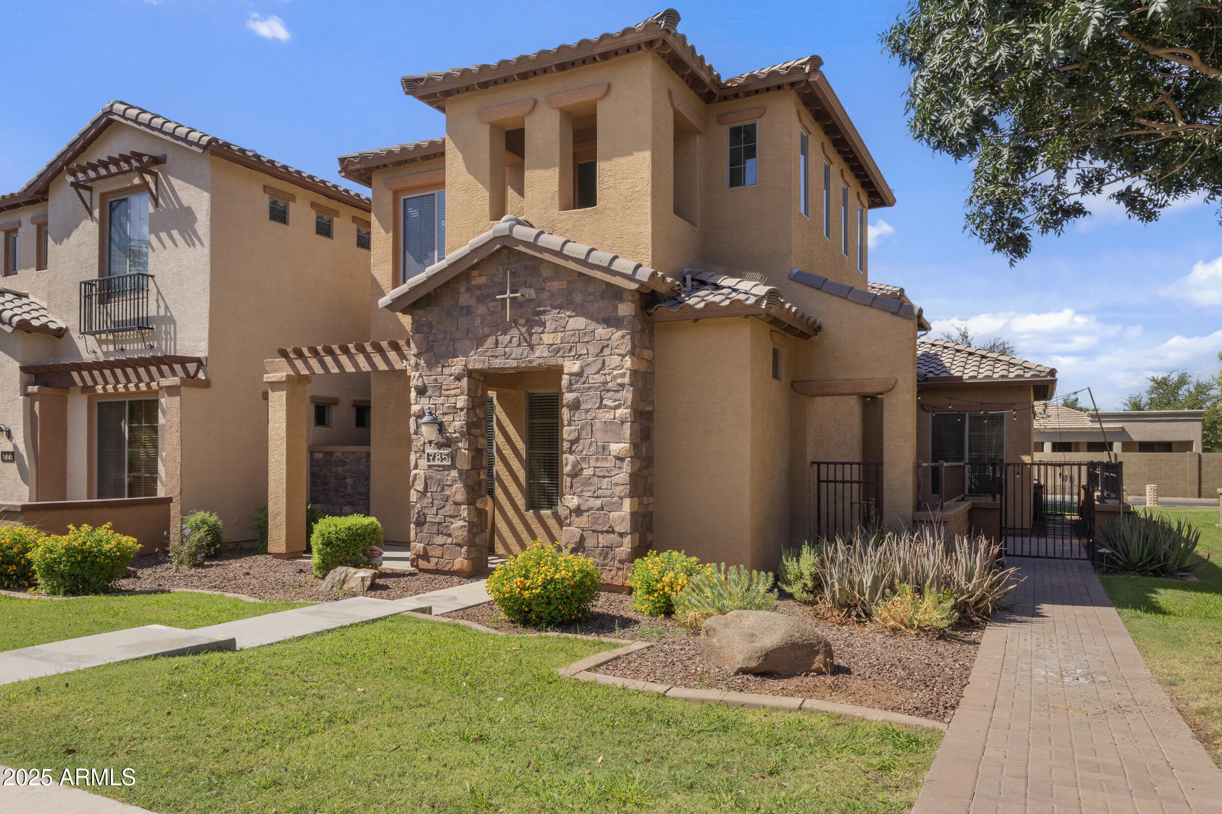 785 W VILLAGE Parkway