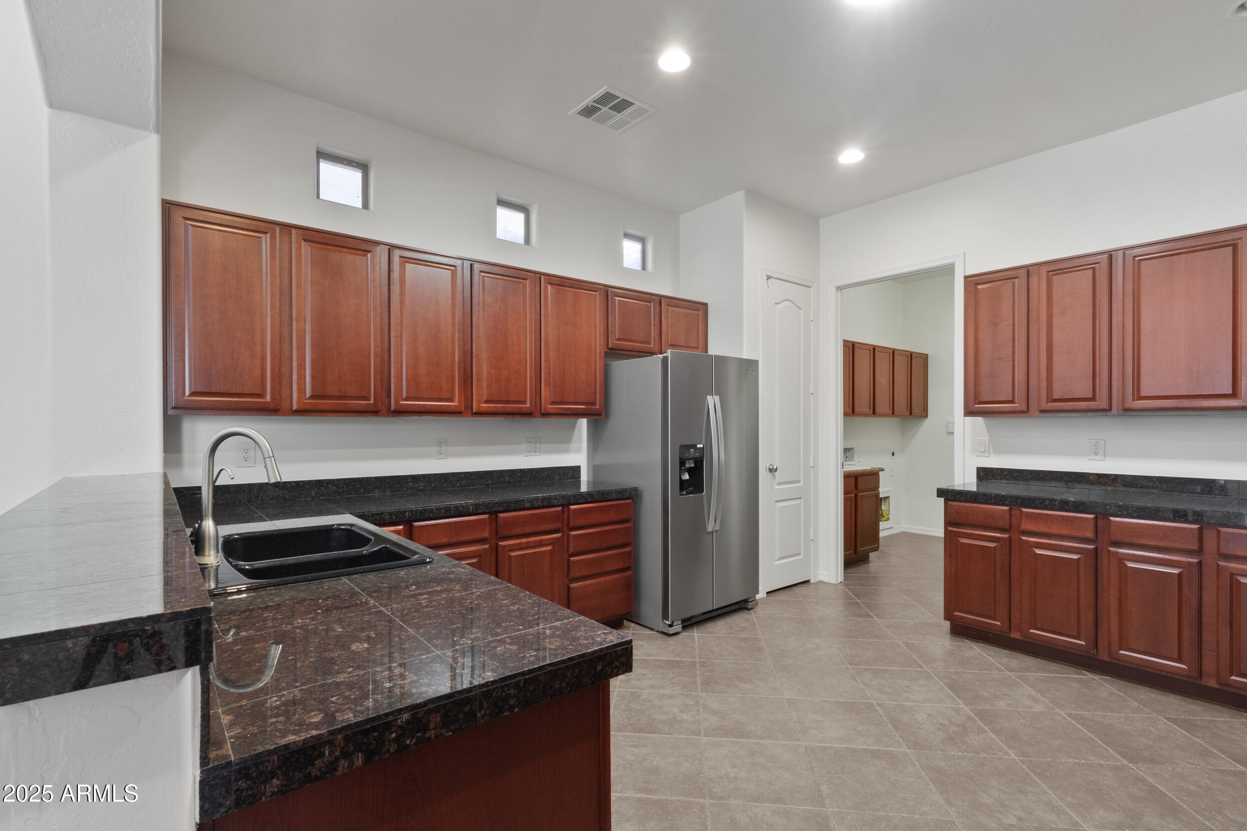 785 W VILLAGE Parkway