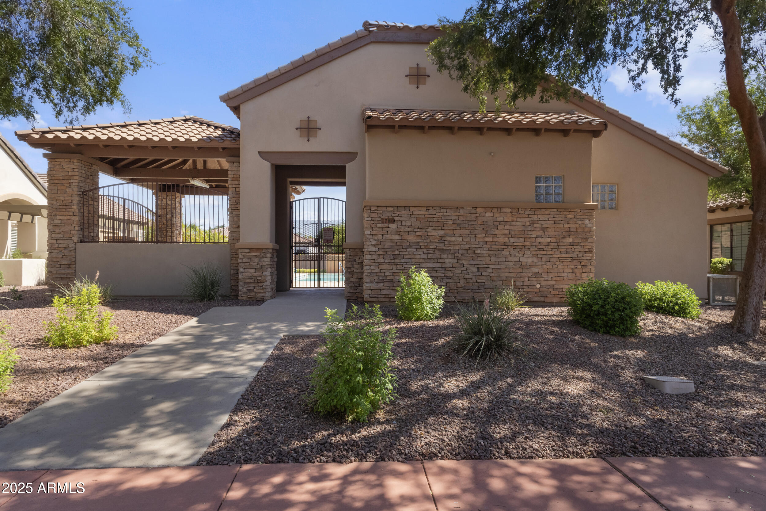 785 W VILLAGE Parkway