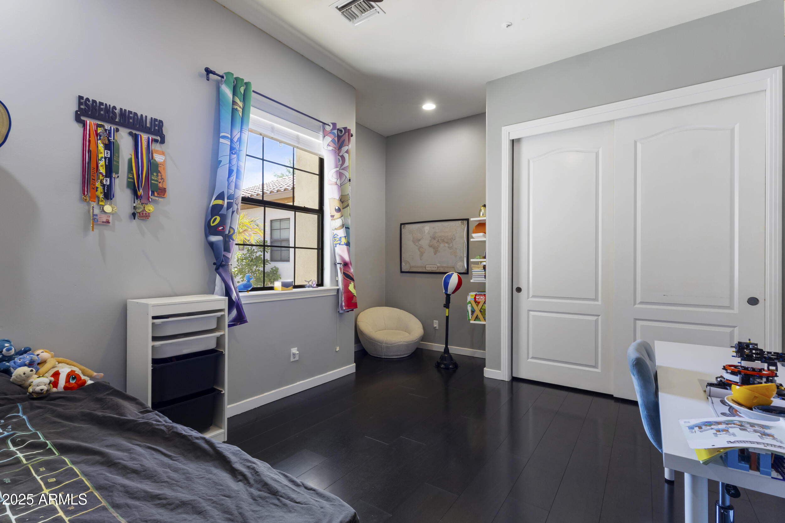 934 W ELM Street