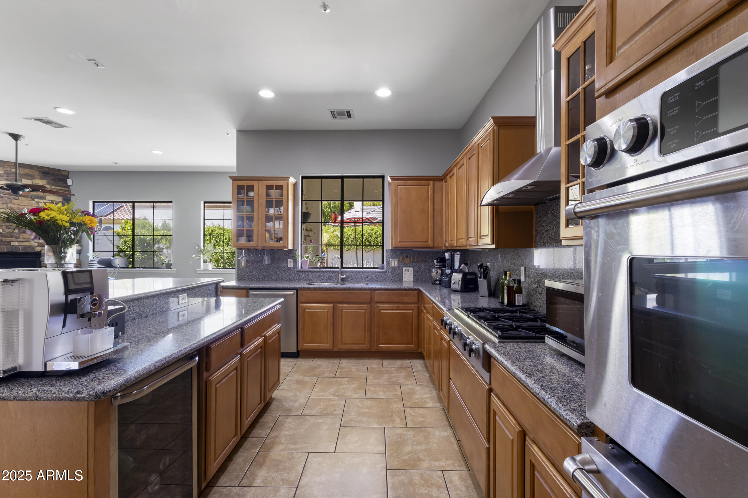 934 W ELM Street