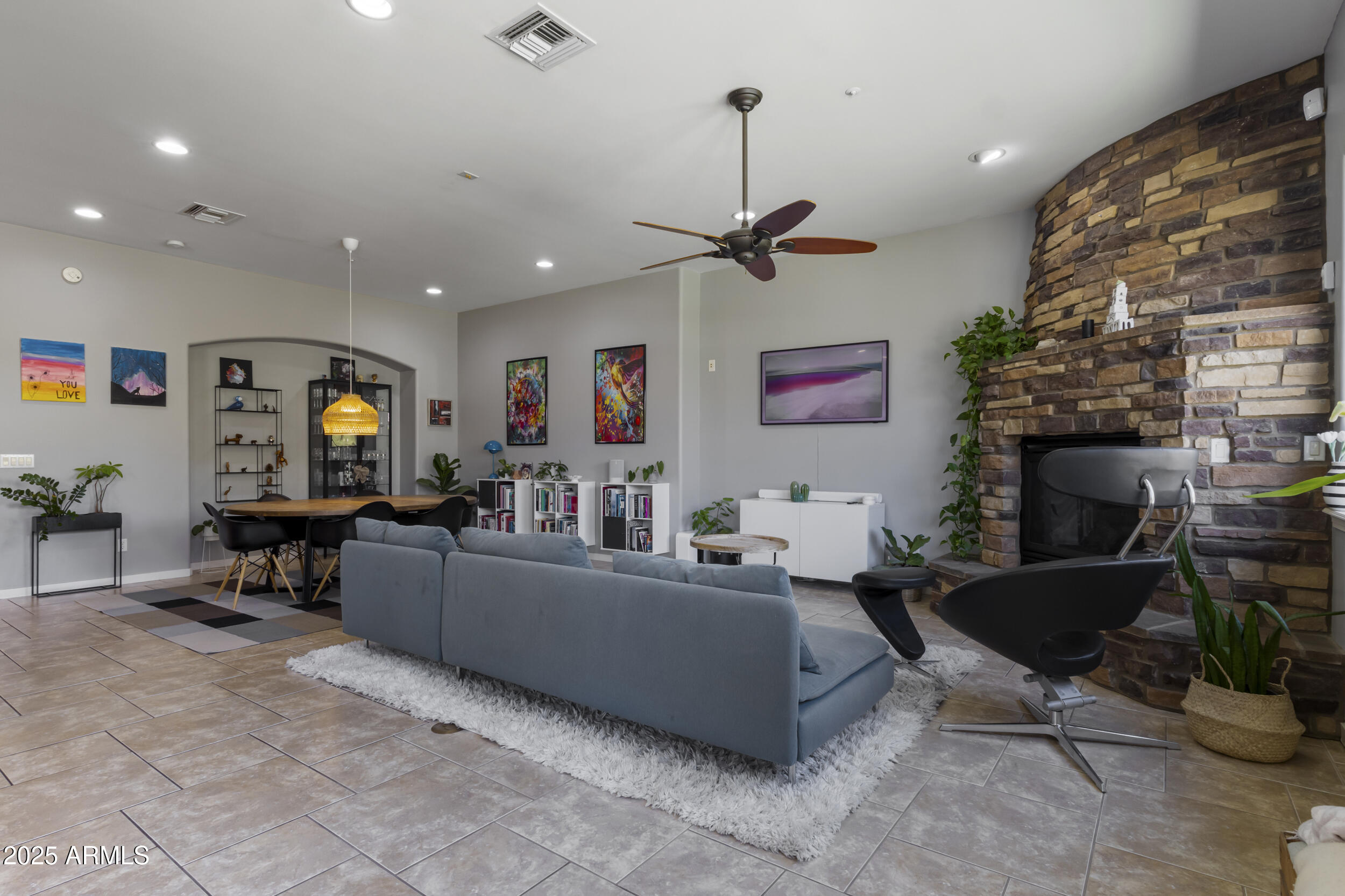 934 W ELM Street