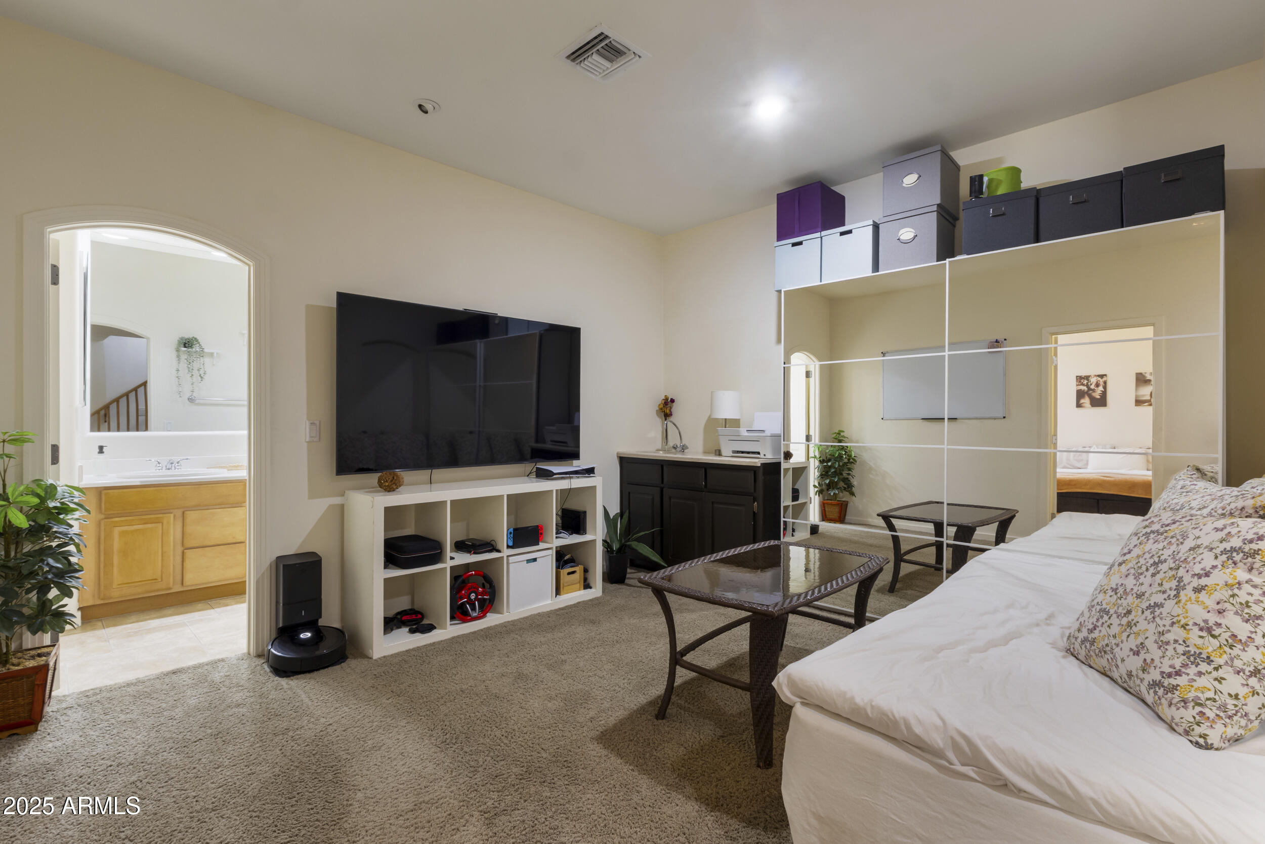 934 W ELM Street