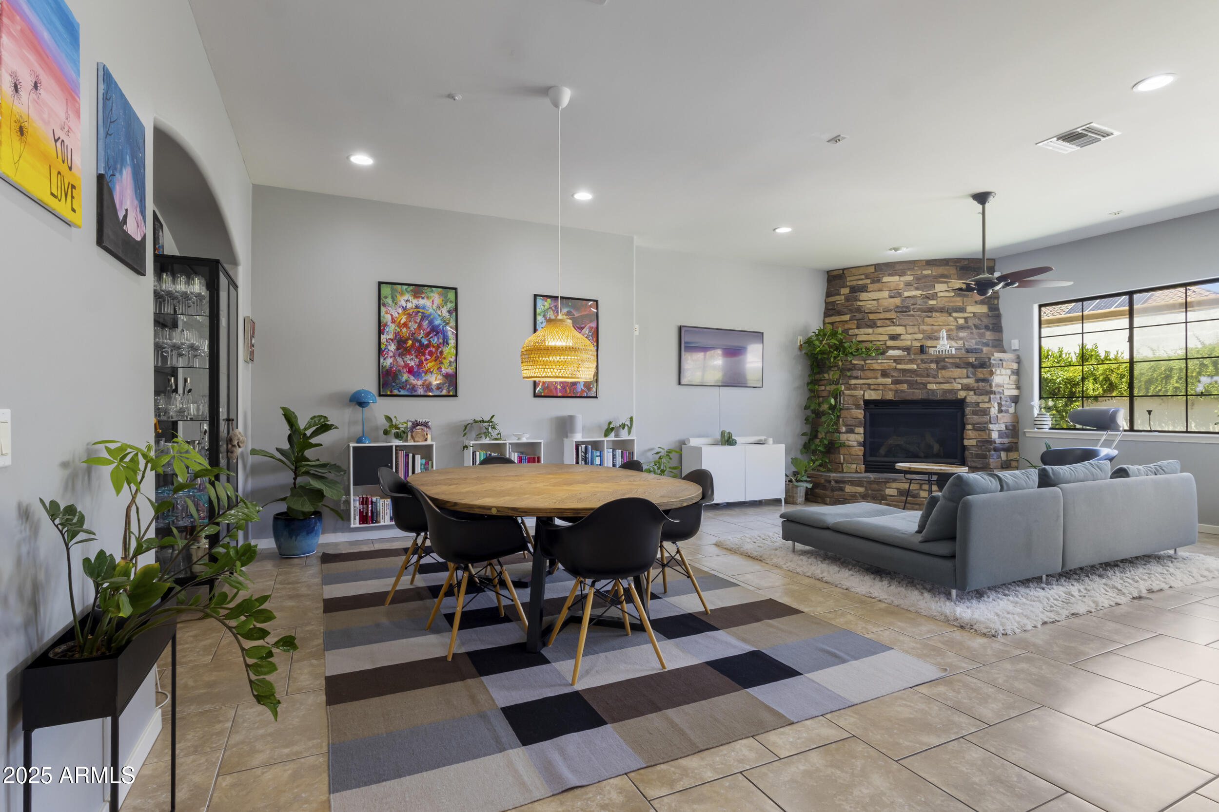 934 W ELM Street