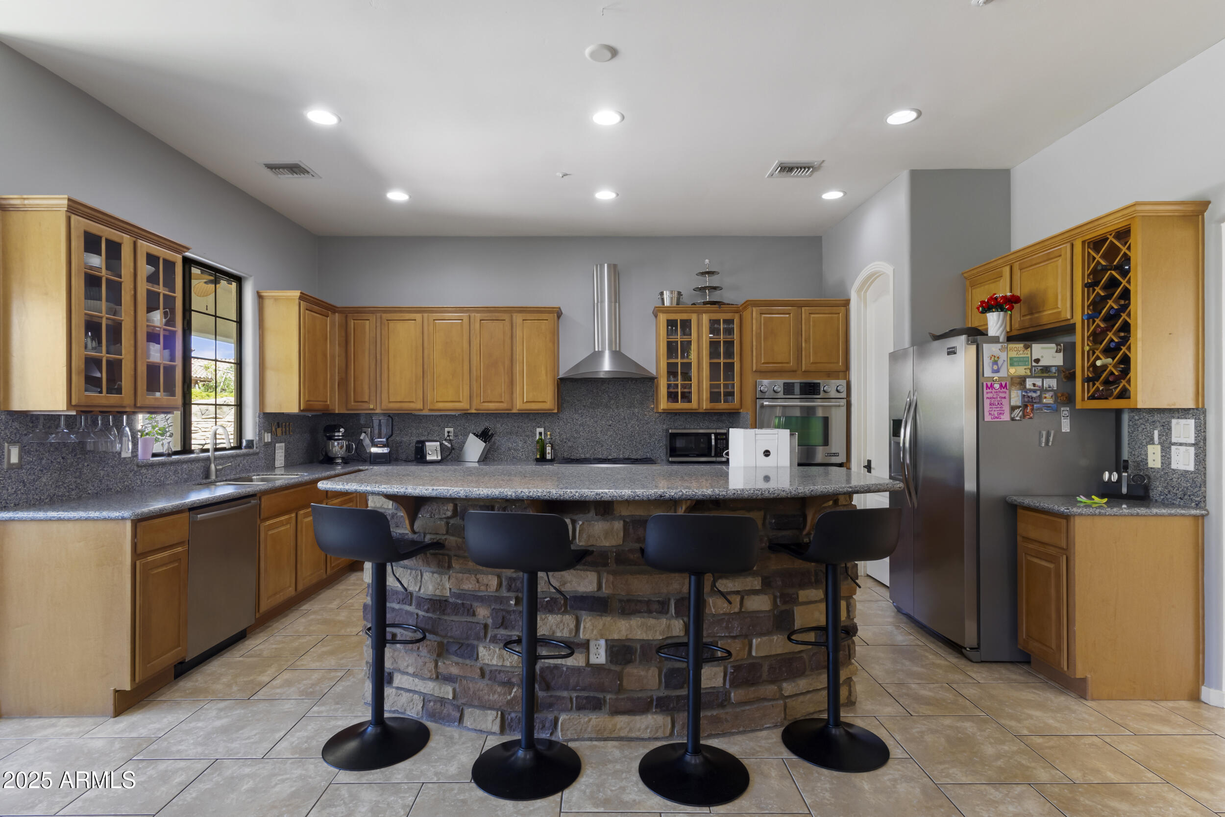 934 W ELM Street