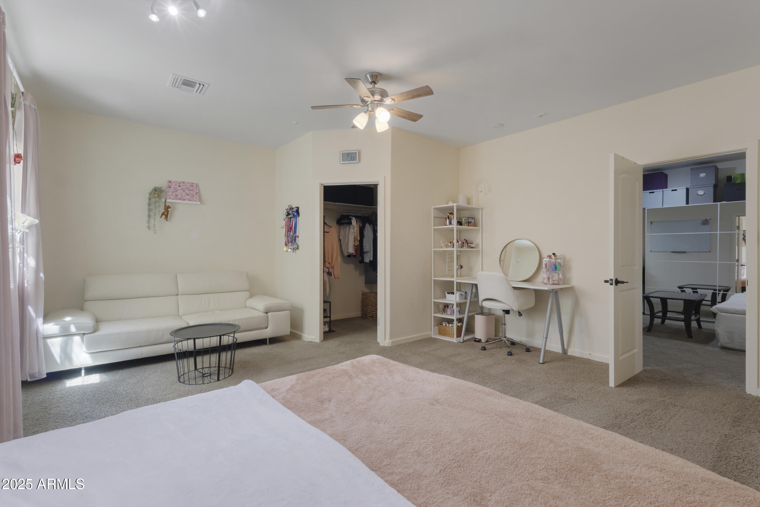 934 W ELM Street