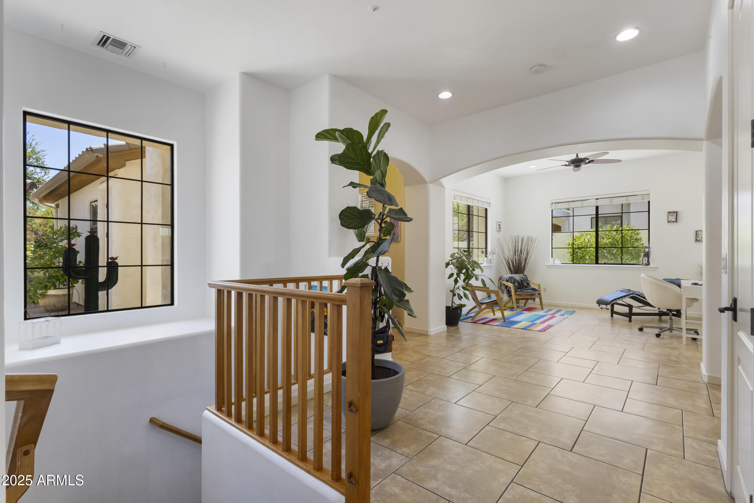 934 W ELM Street