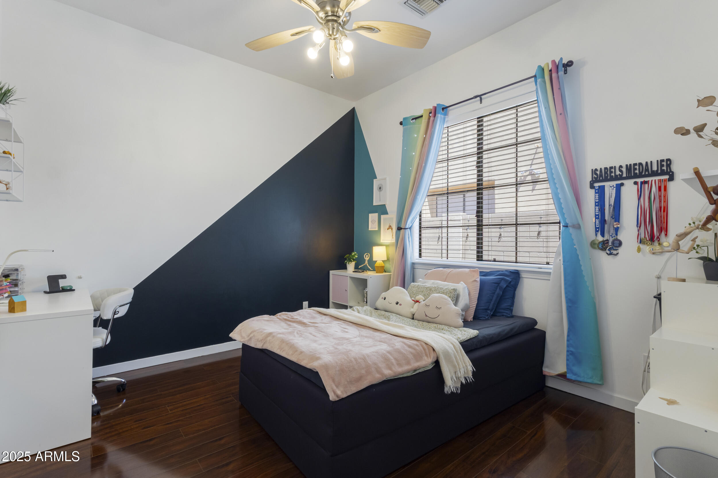 934 W ELM Street