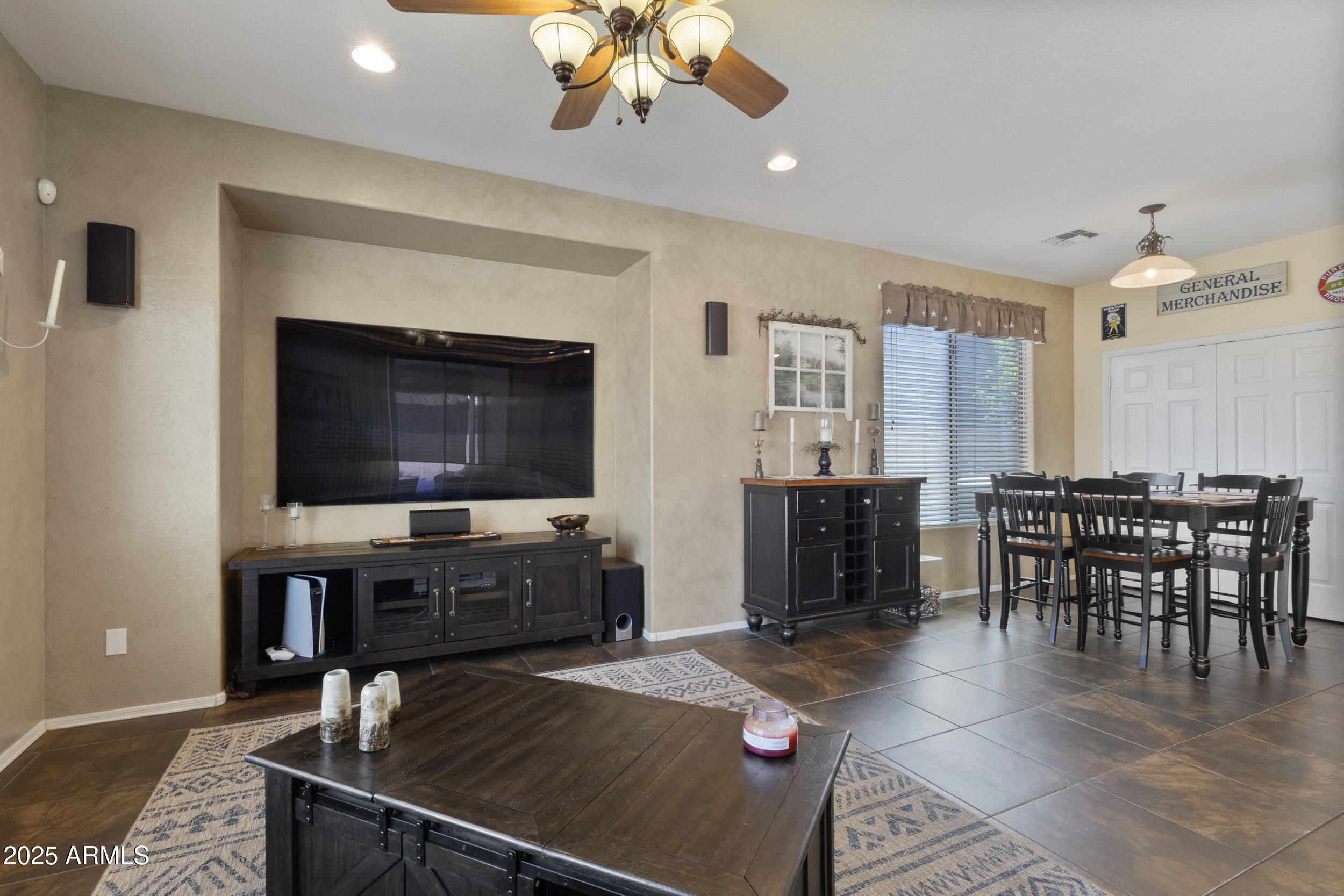 2116 W KURALT Drive