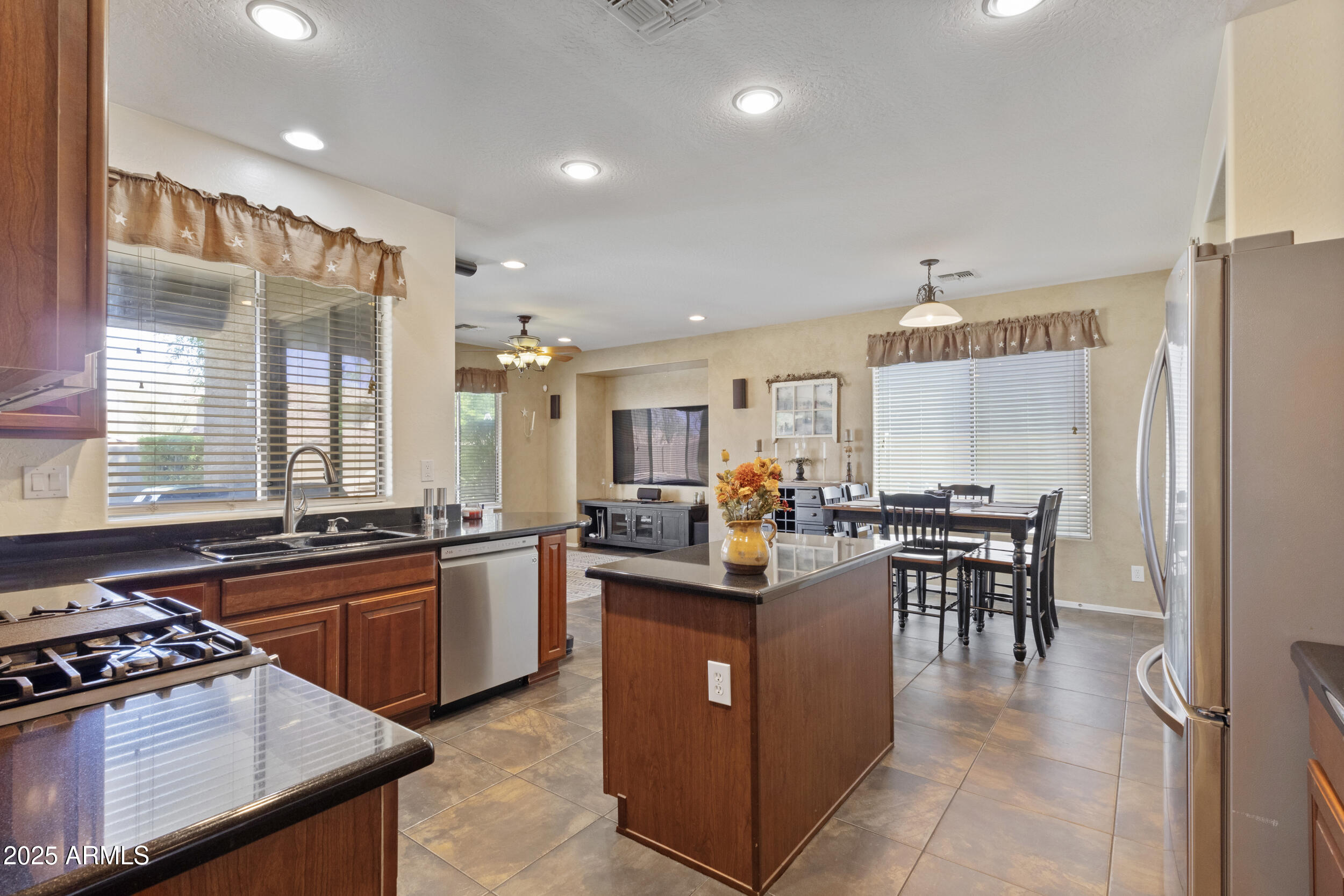 2116 W KURALT Drive