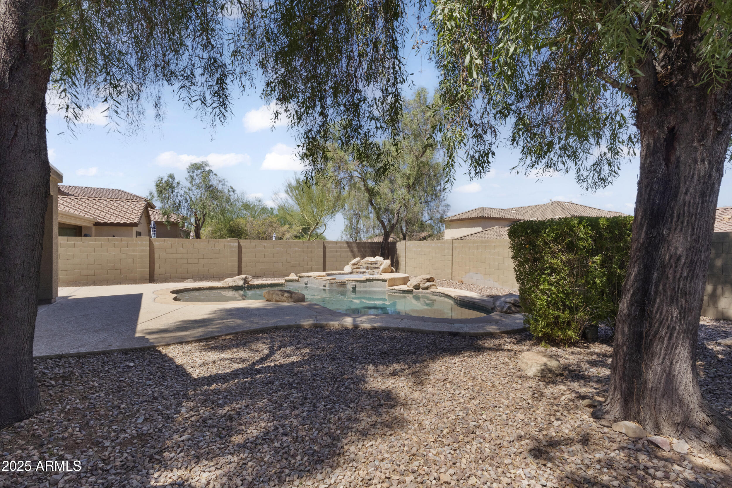 2116 W KURALT Drive