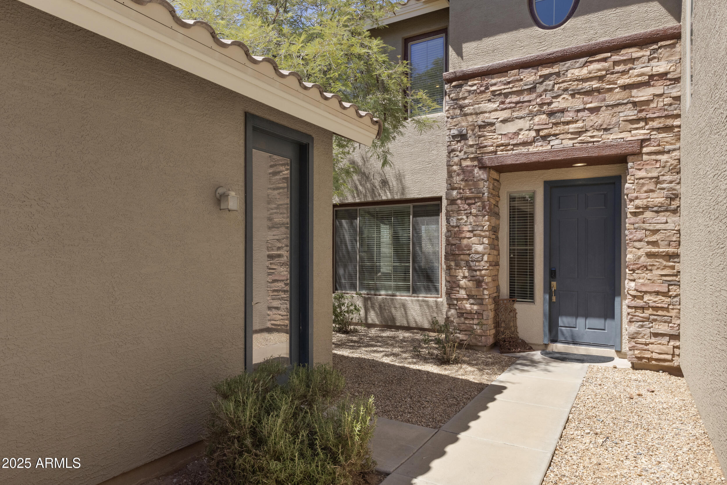 2116 W KURALT Drive
