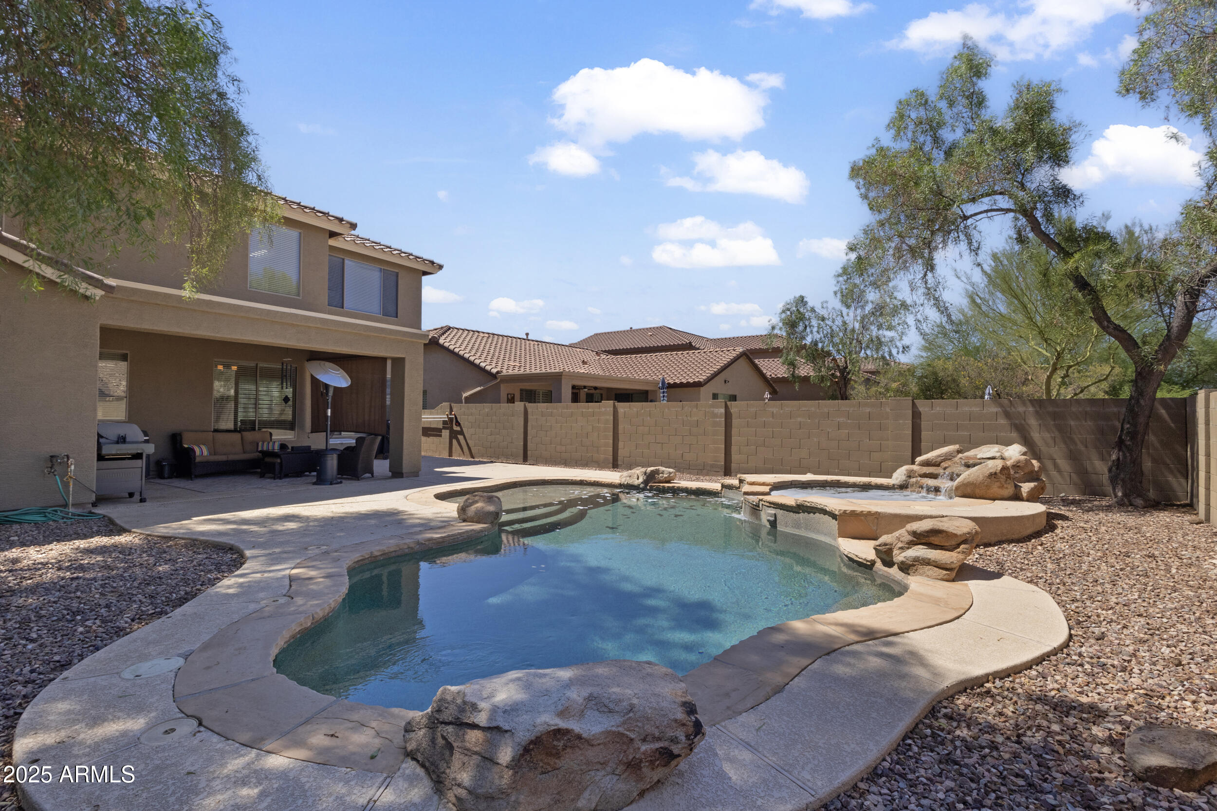 2116 W KURALT Drive