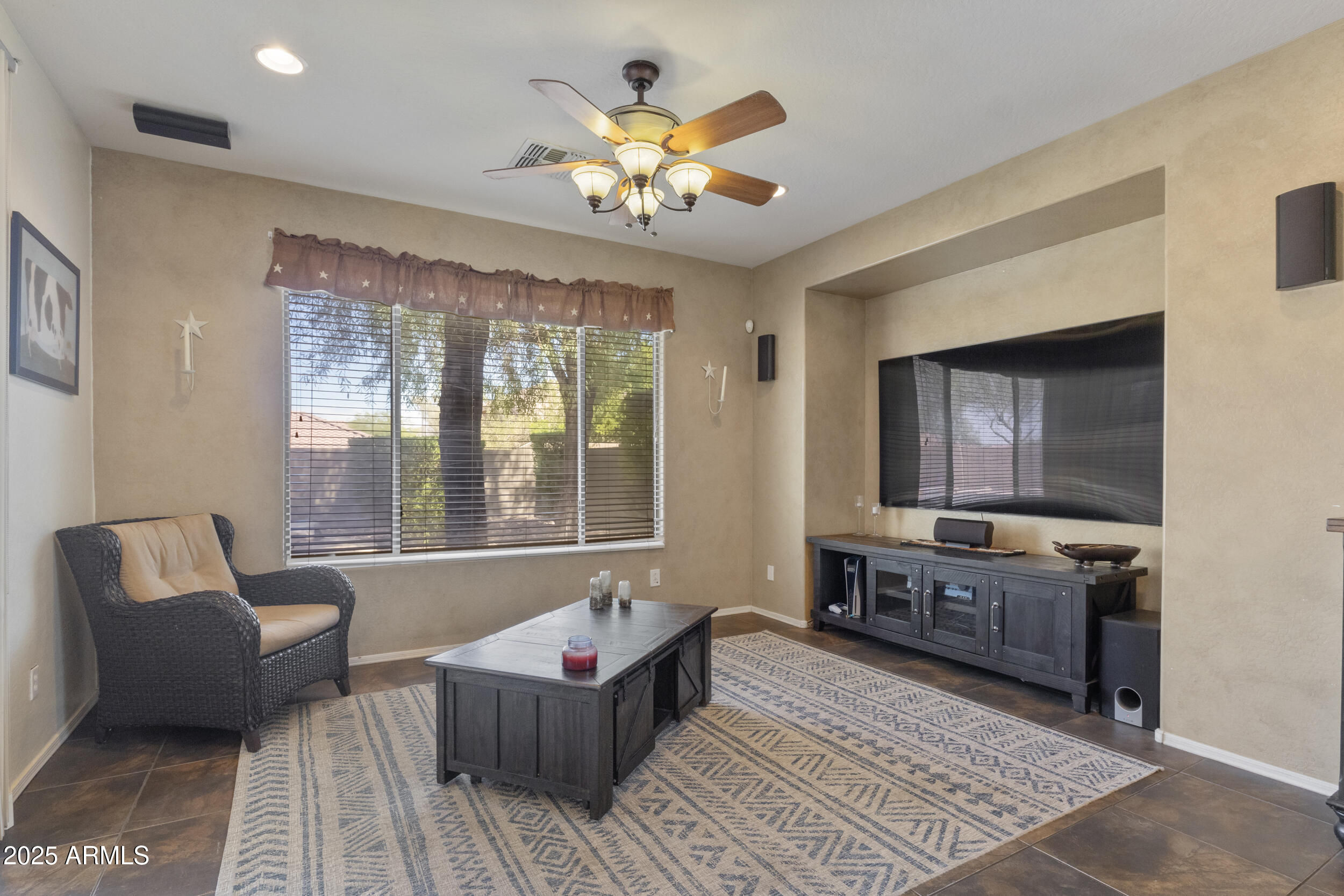 2116 W KURALT Drive