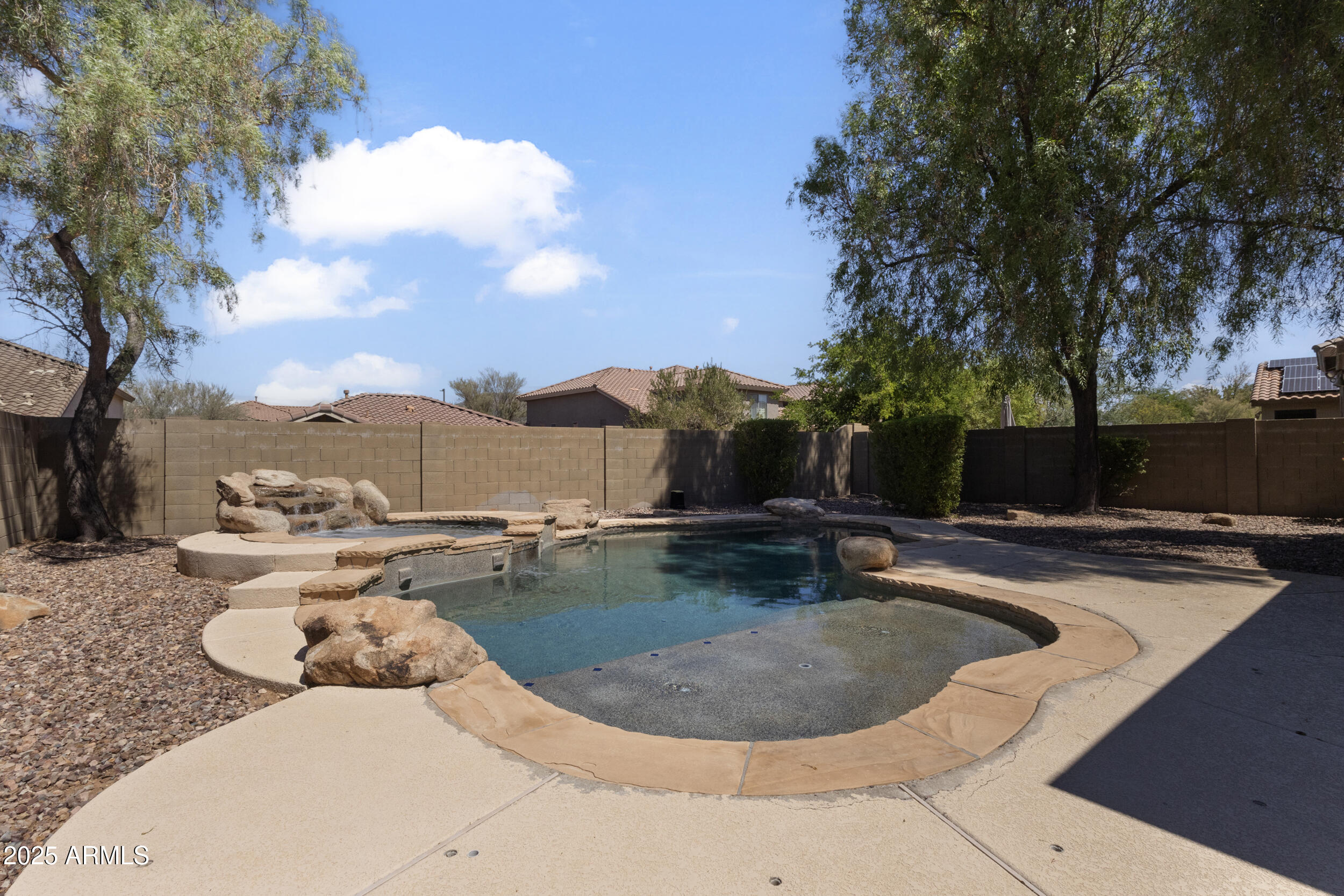 2116 W KURALT Drive