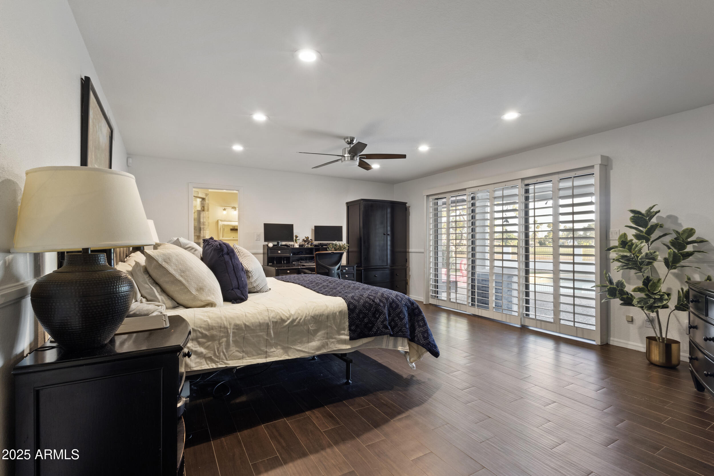 1153 N ORO Vista