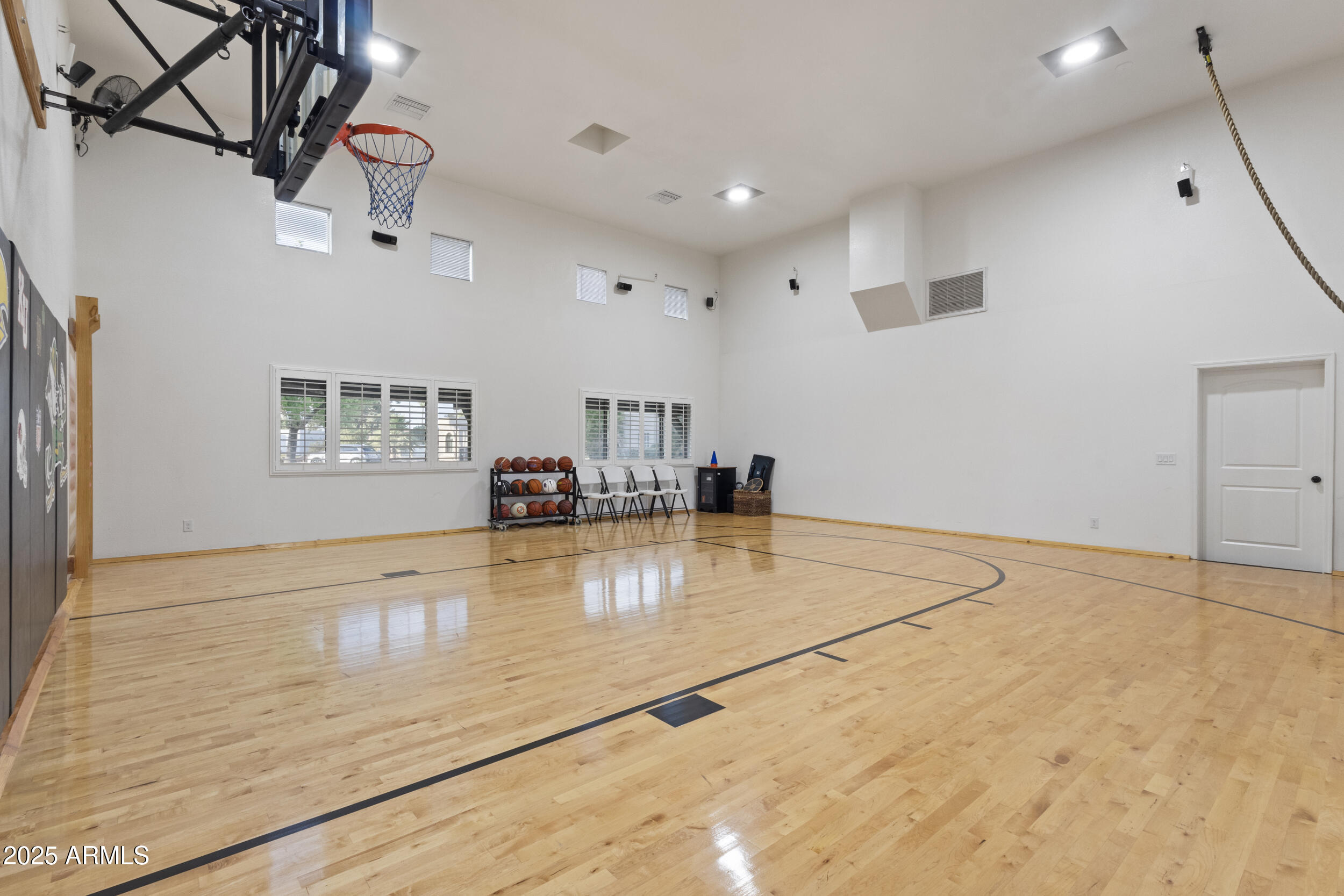 1153 N ORO Vista
