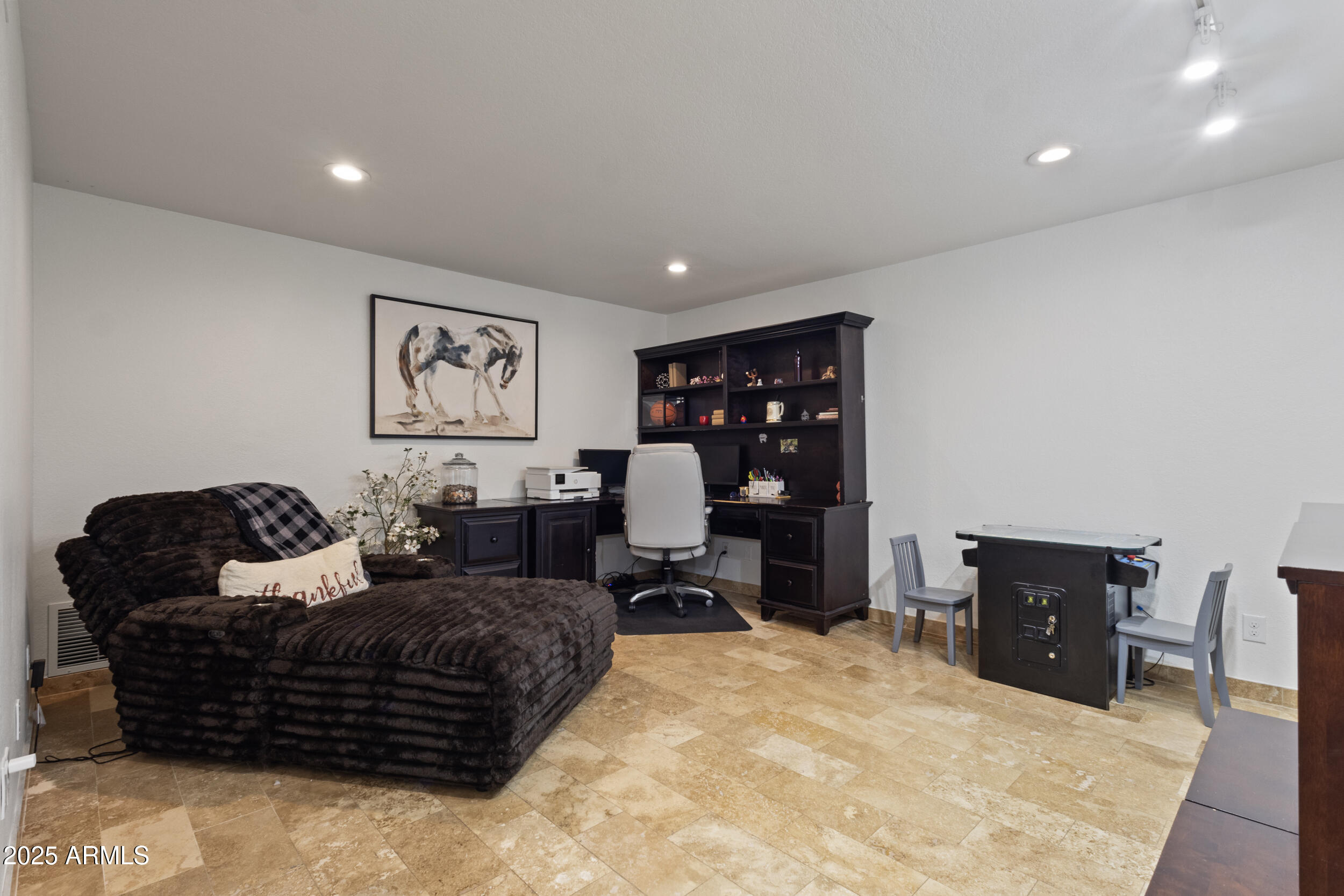 1153 N ORO Vista