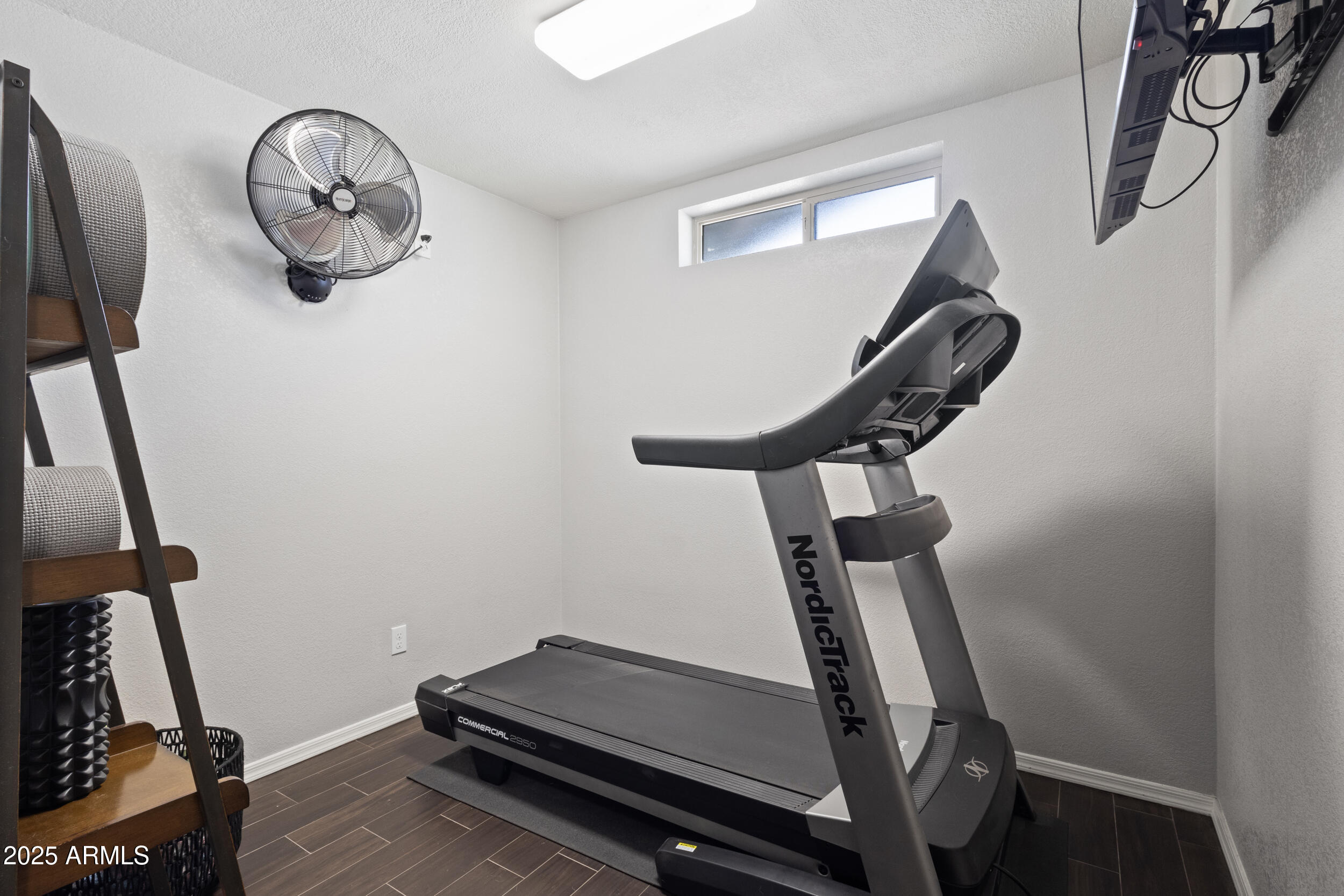 1153 N ORO Vista