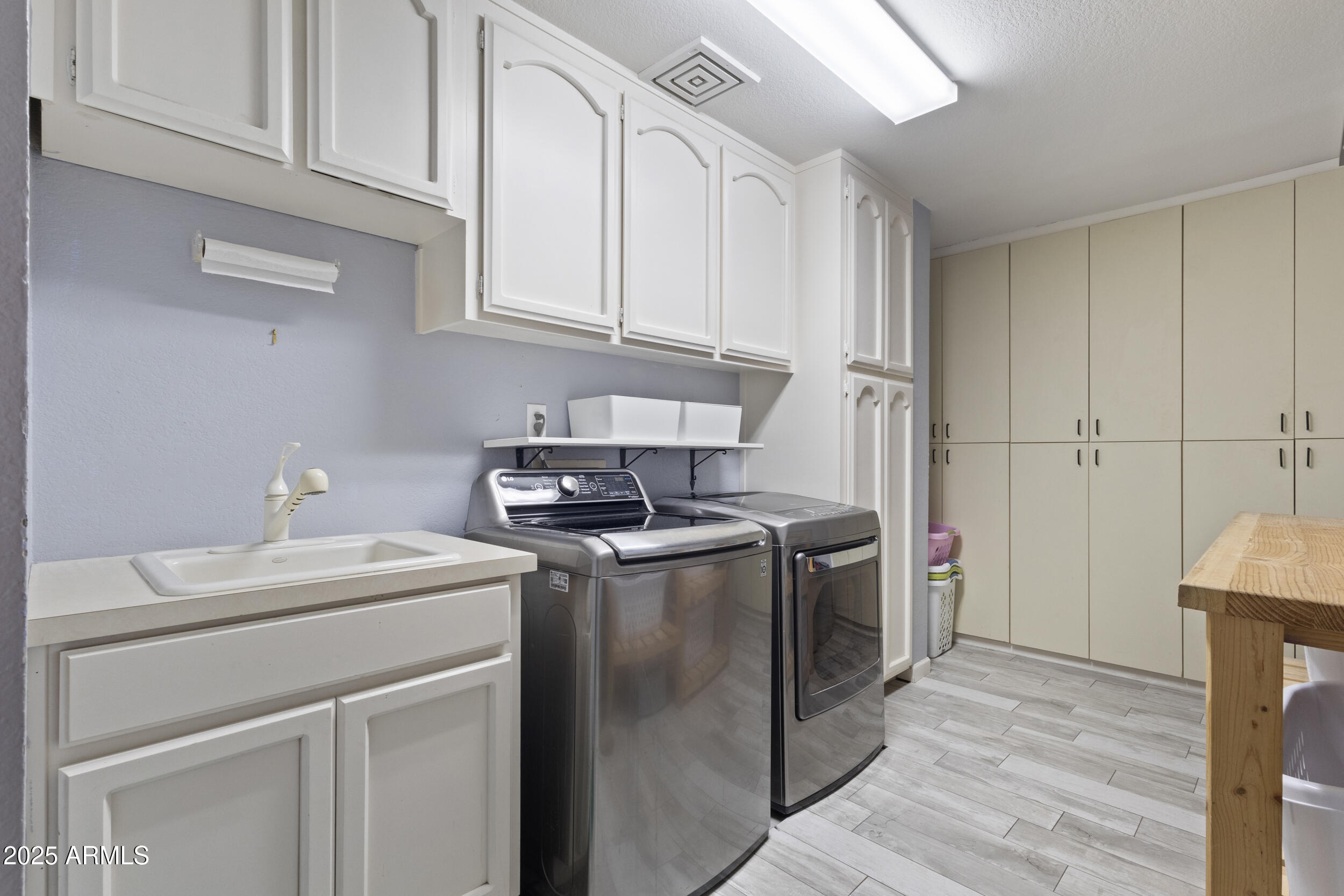 1153 N ORO Vista
