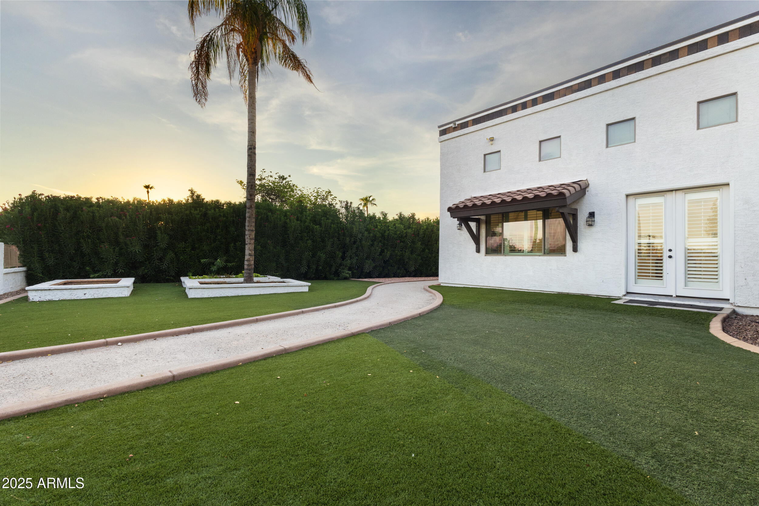 1153 N ORO Vista