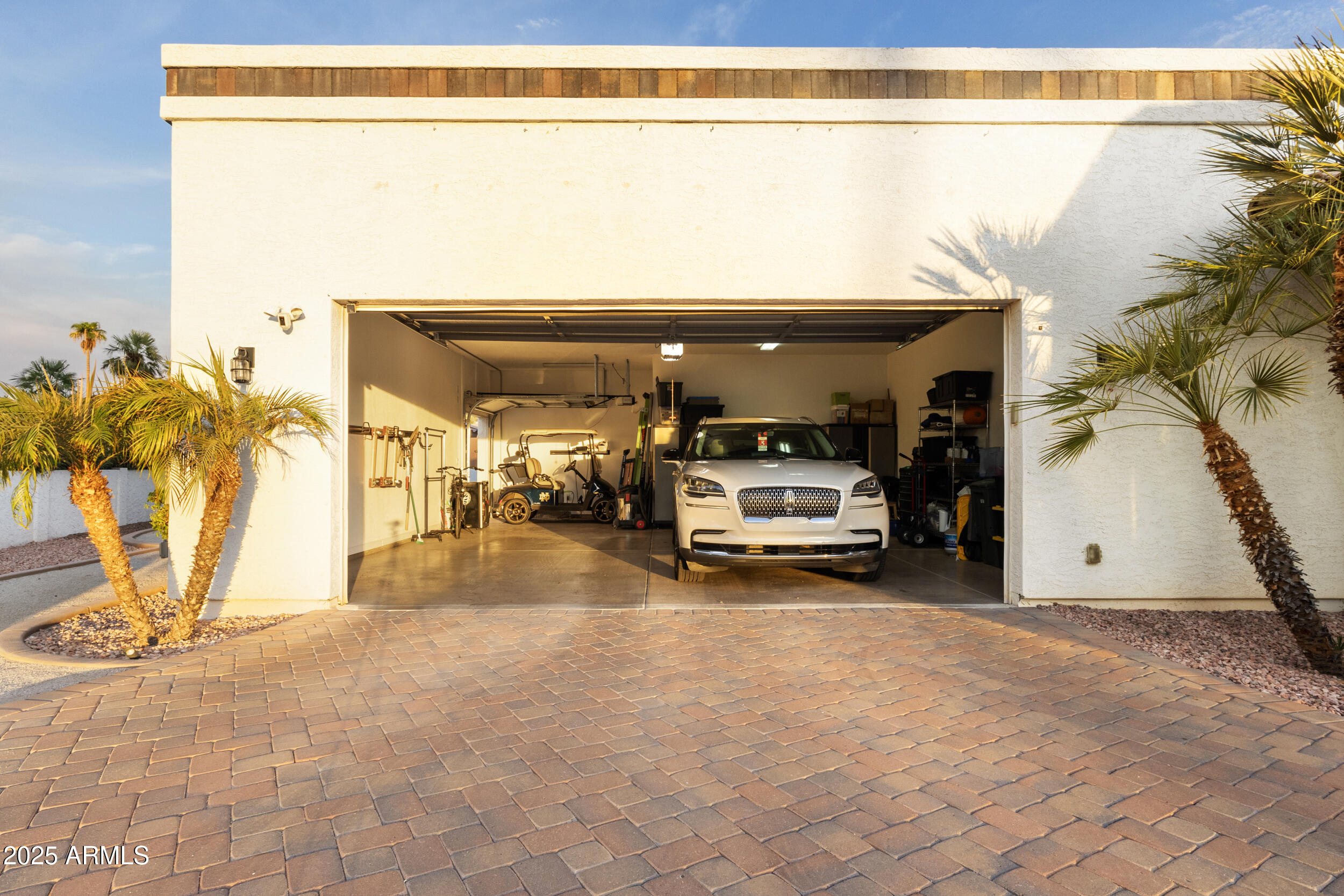 1153 N ORO Vista