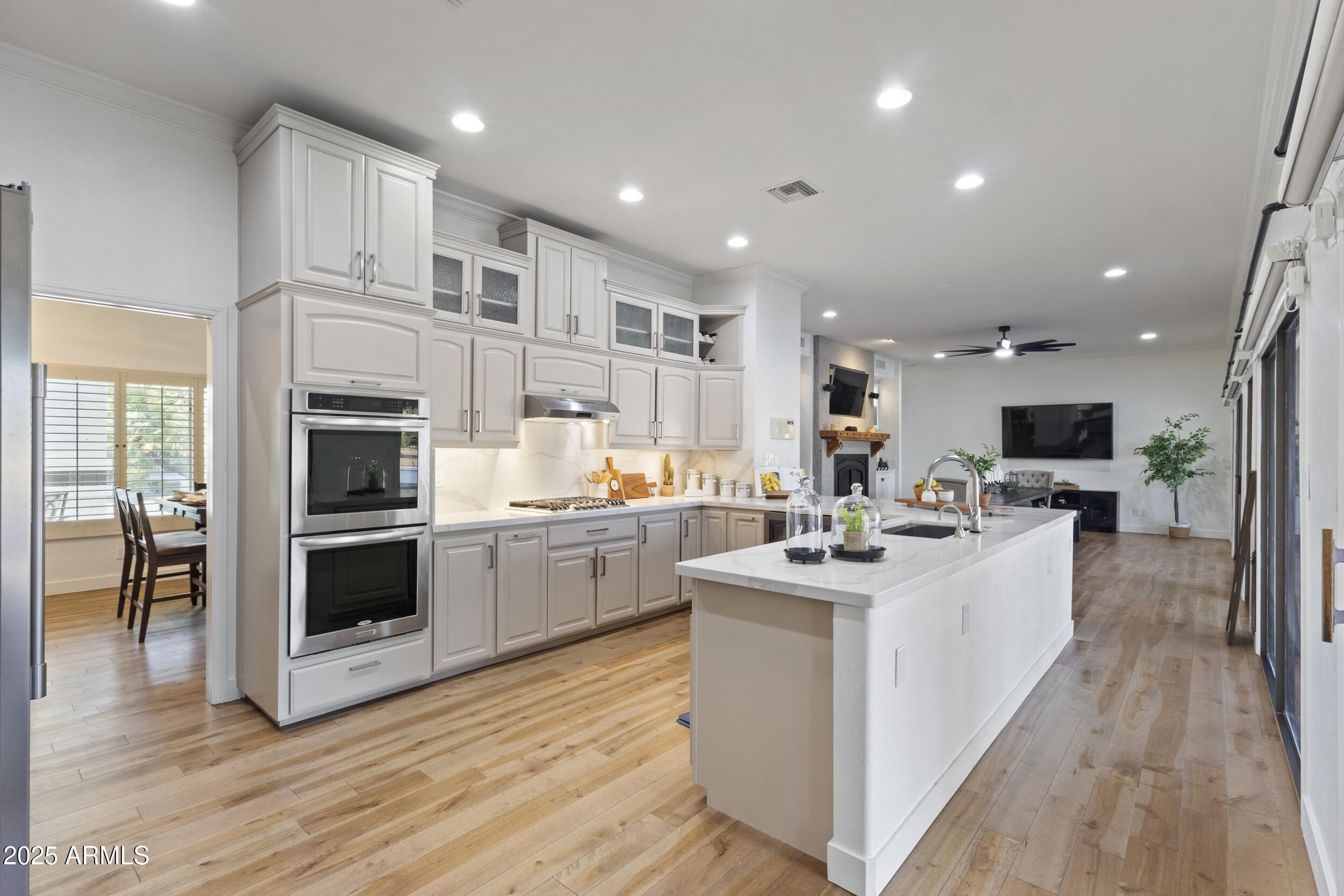 1153 N ORO Vista