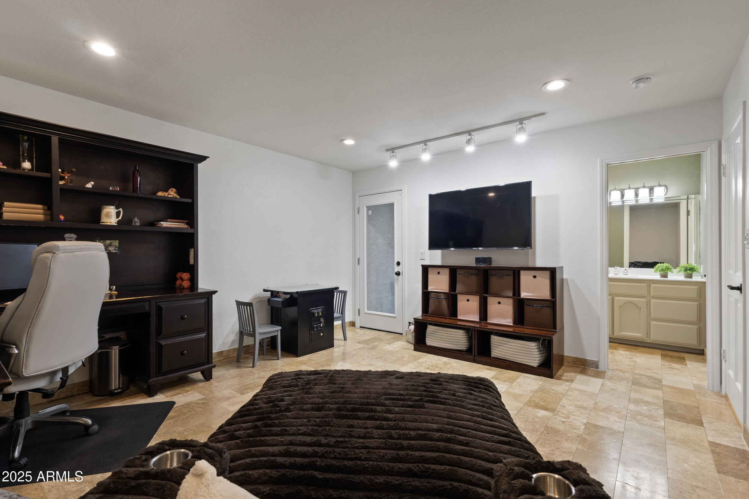 1153 N ORO Vista