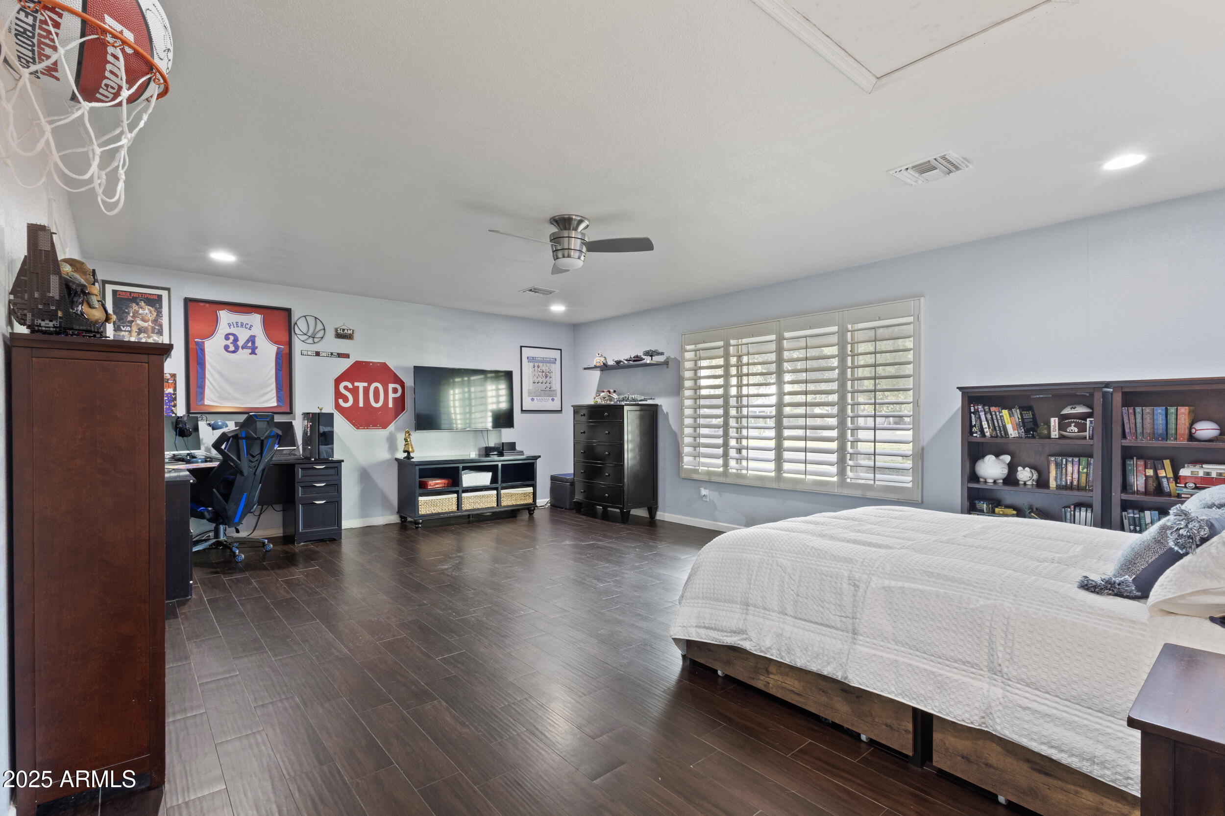 1153 N ORO Vista
