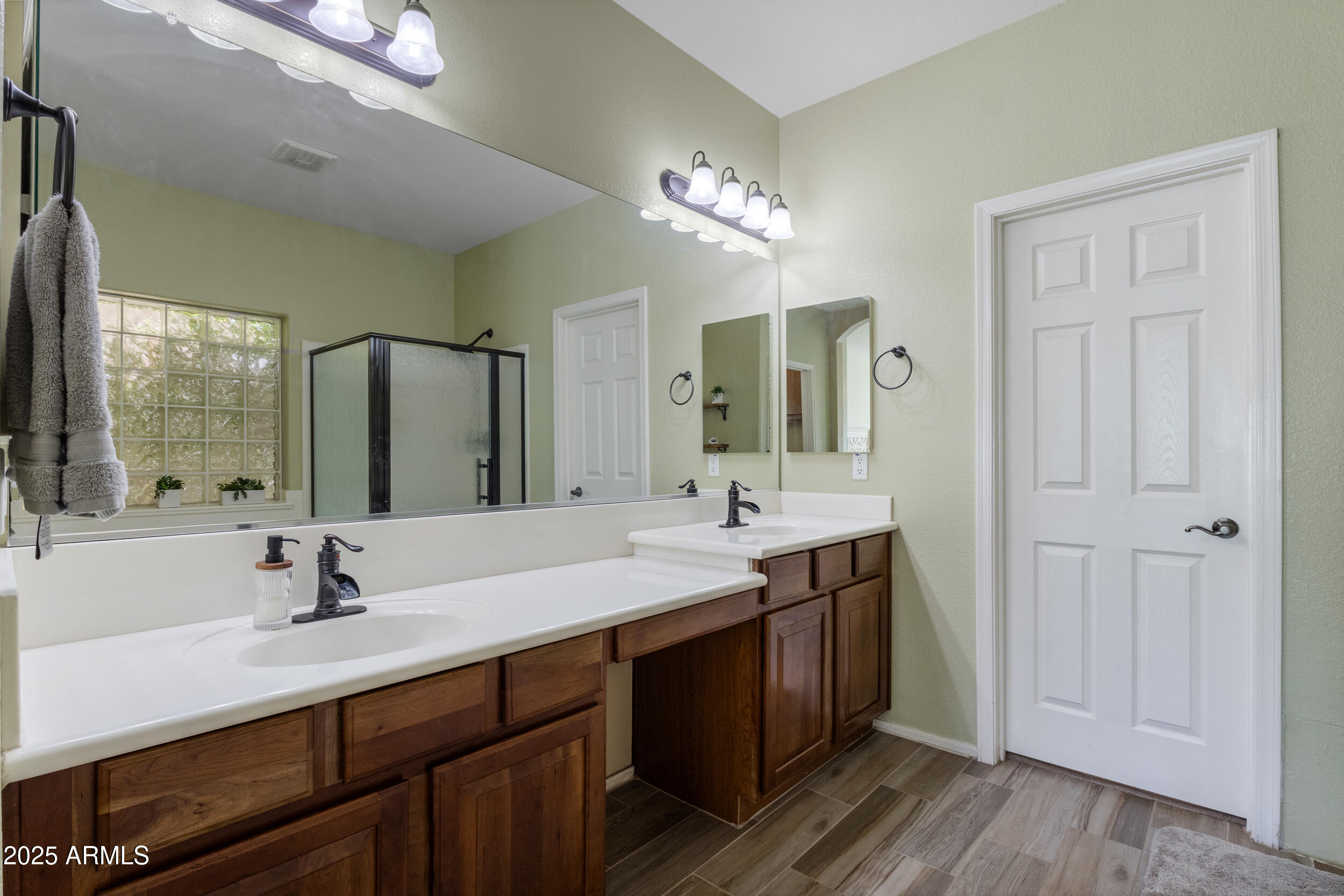 44545 W VINEYARD Street