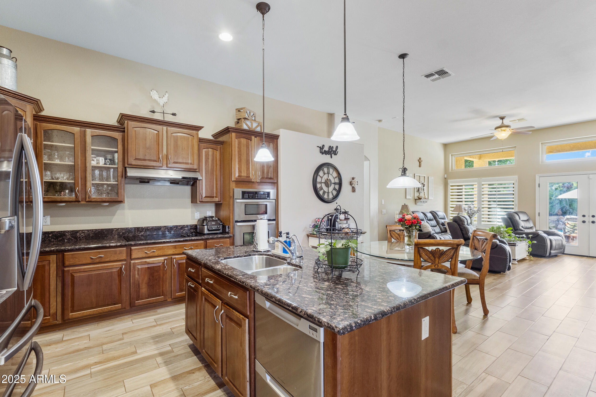 44545 W VINEYARD Street