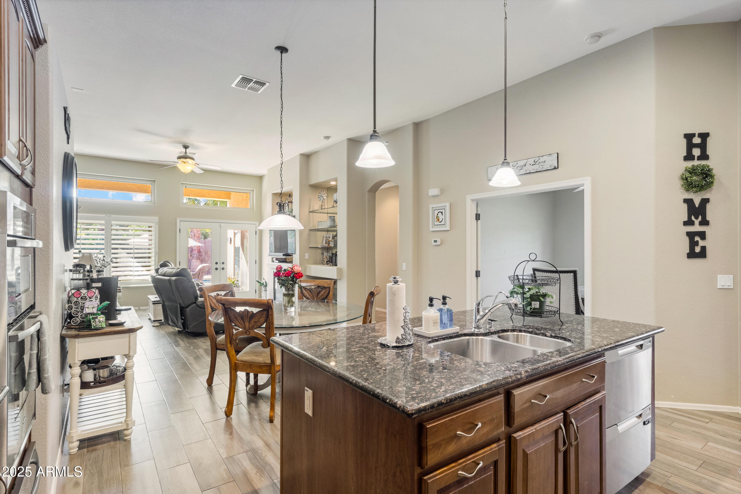 44545 W VINEYARD Street