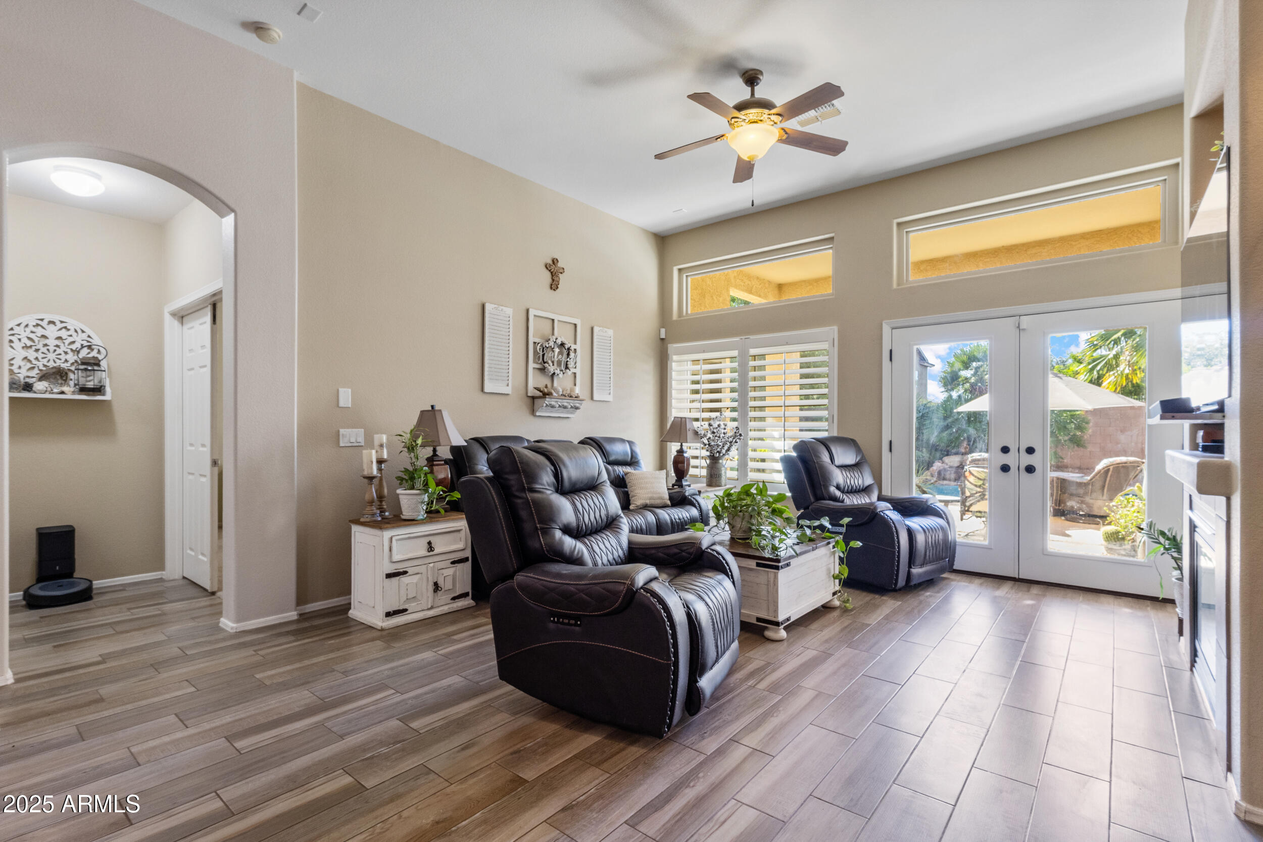 44545 W VINEYARD Street