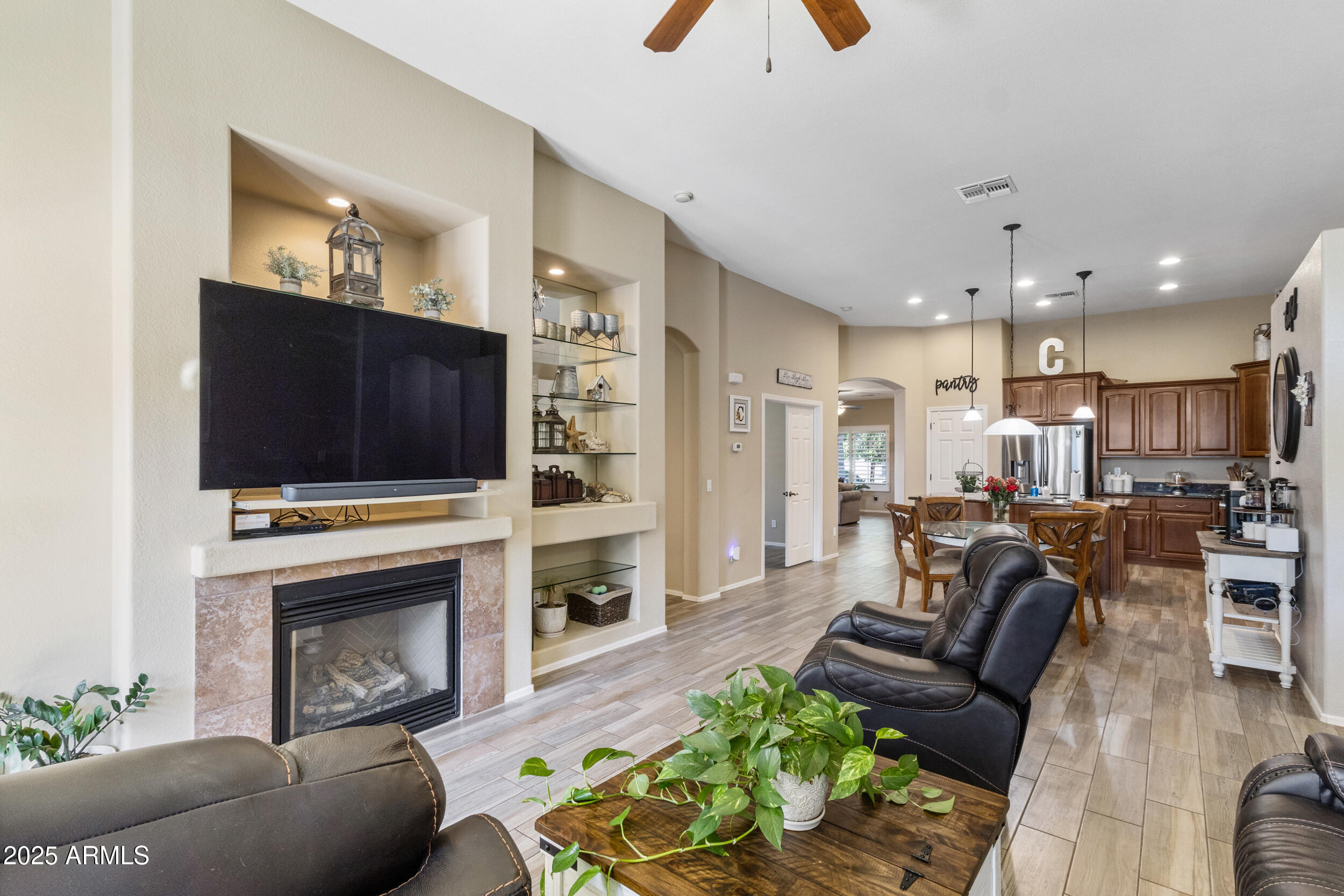 44545 W VINEYARD Street