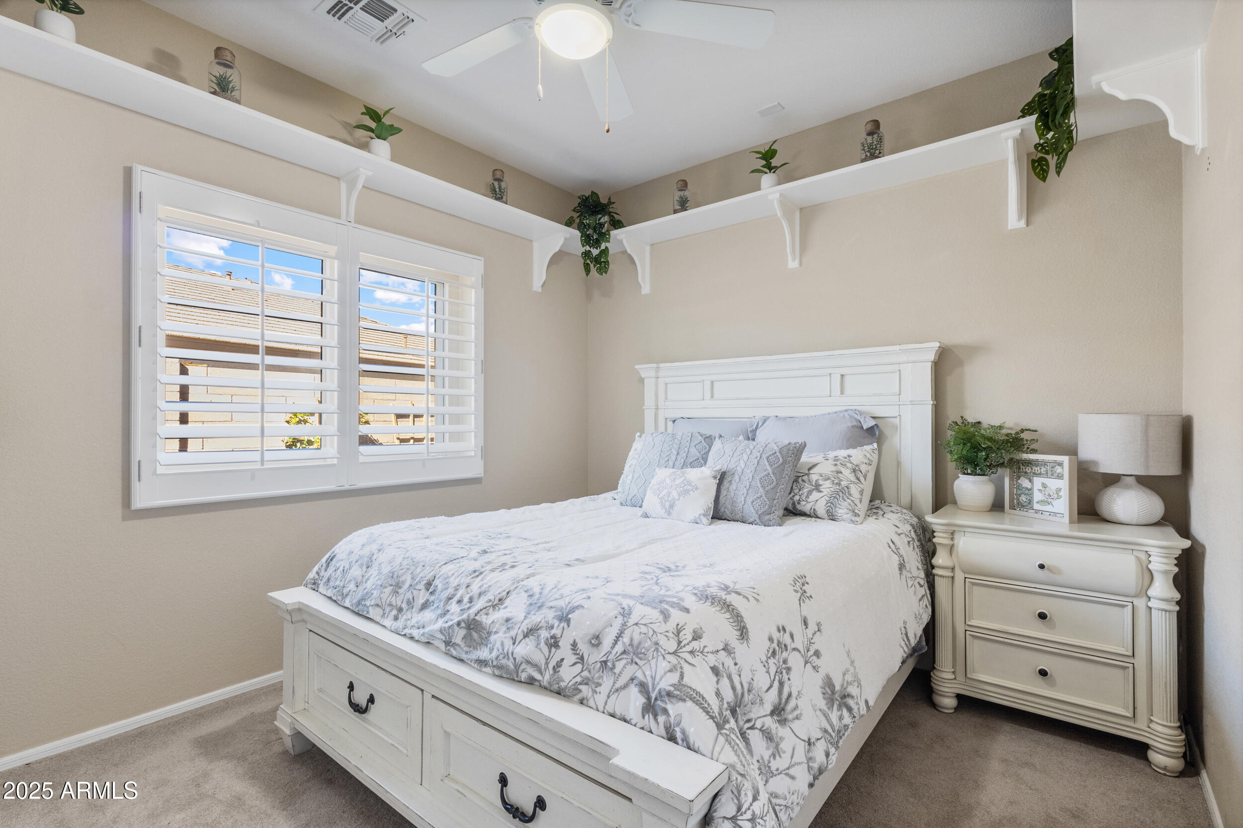 44545 W VINEYARD Street