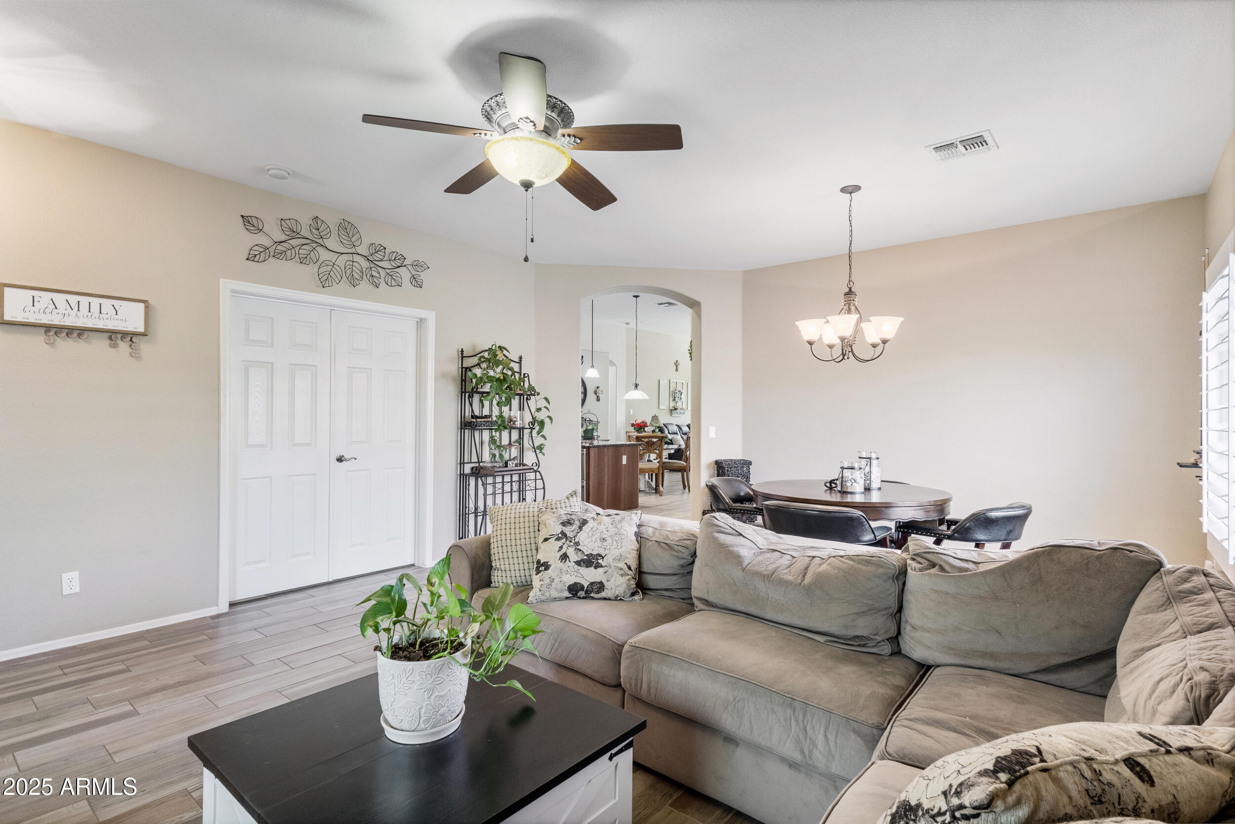 44545 W VINEYARD Street