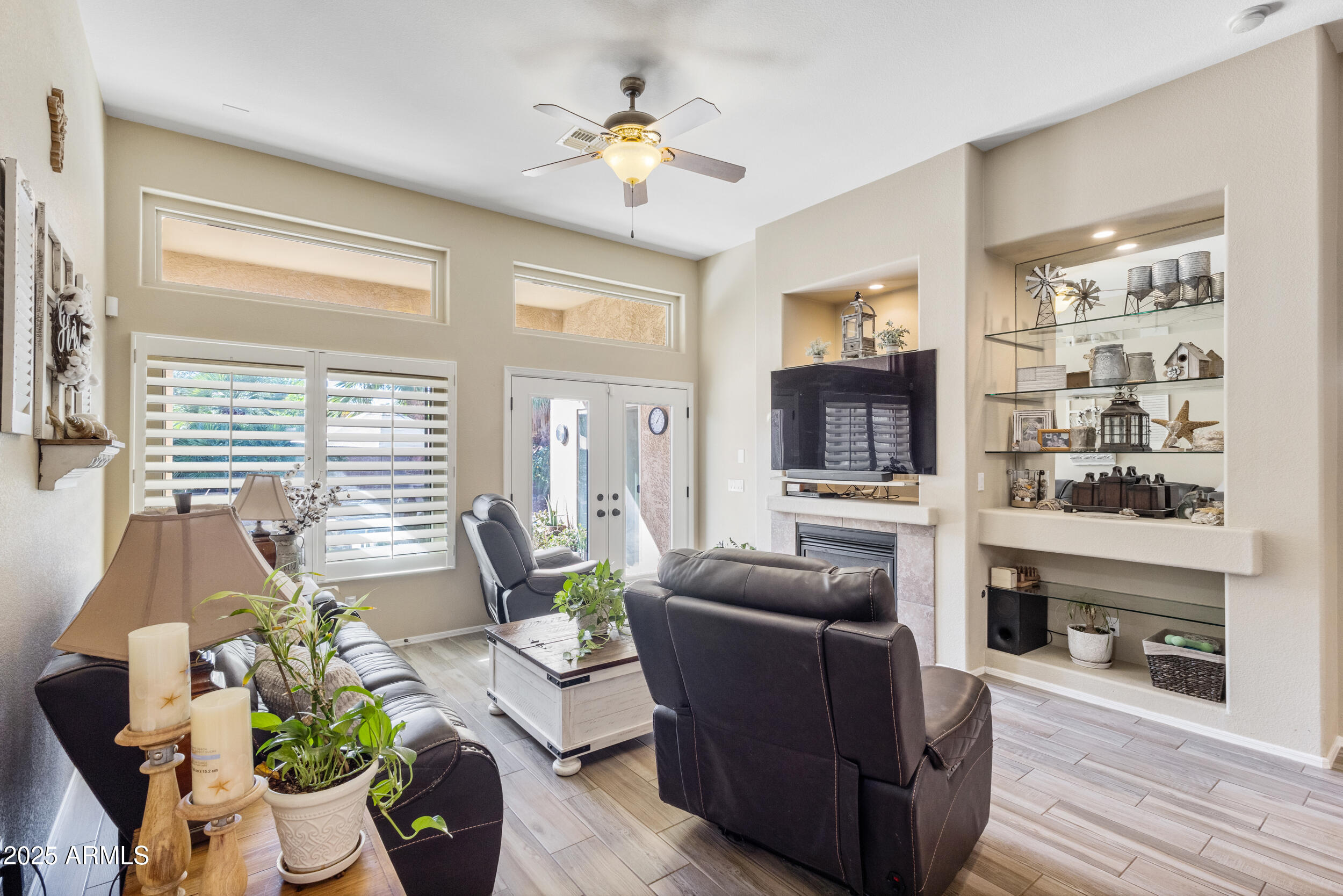 44545 W VINEYARD Street