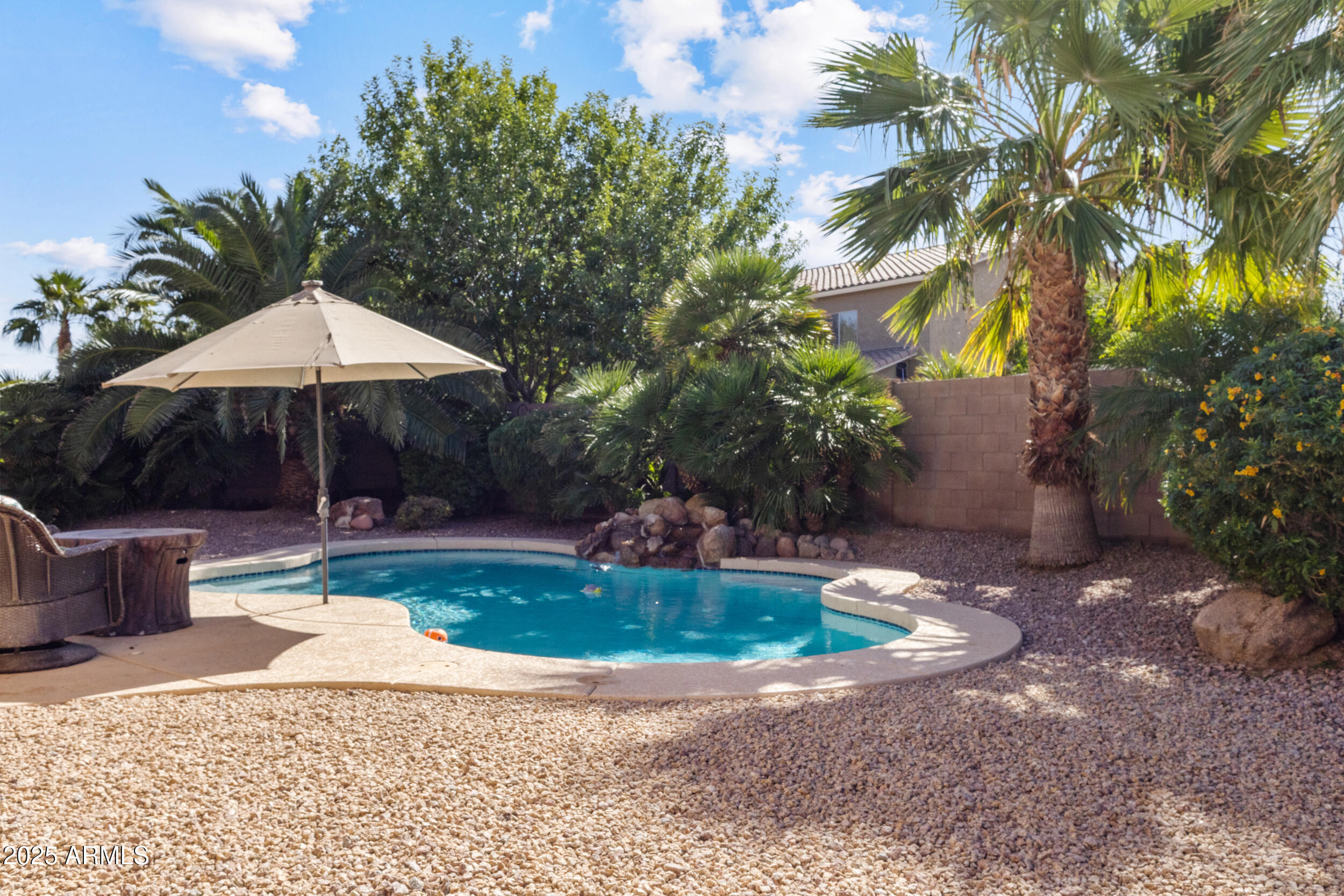 44545 W VINEYARD Street