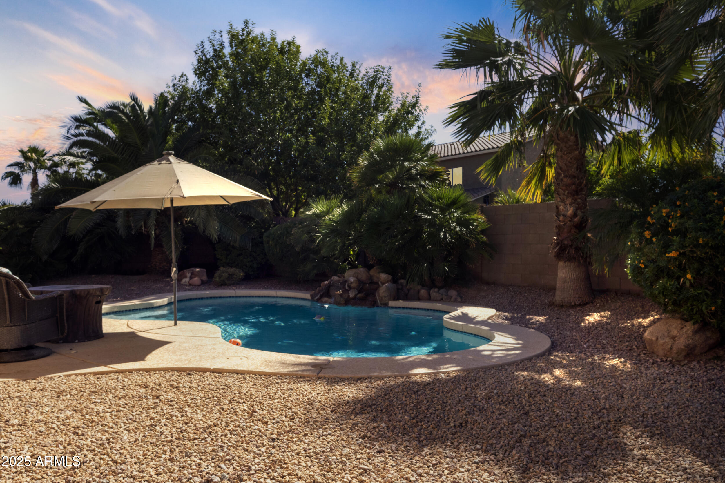 44545 W VINEYARD Street