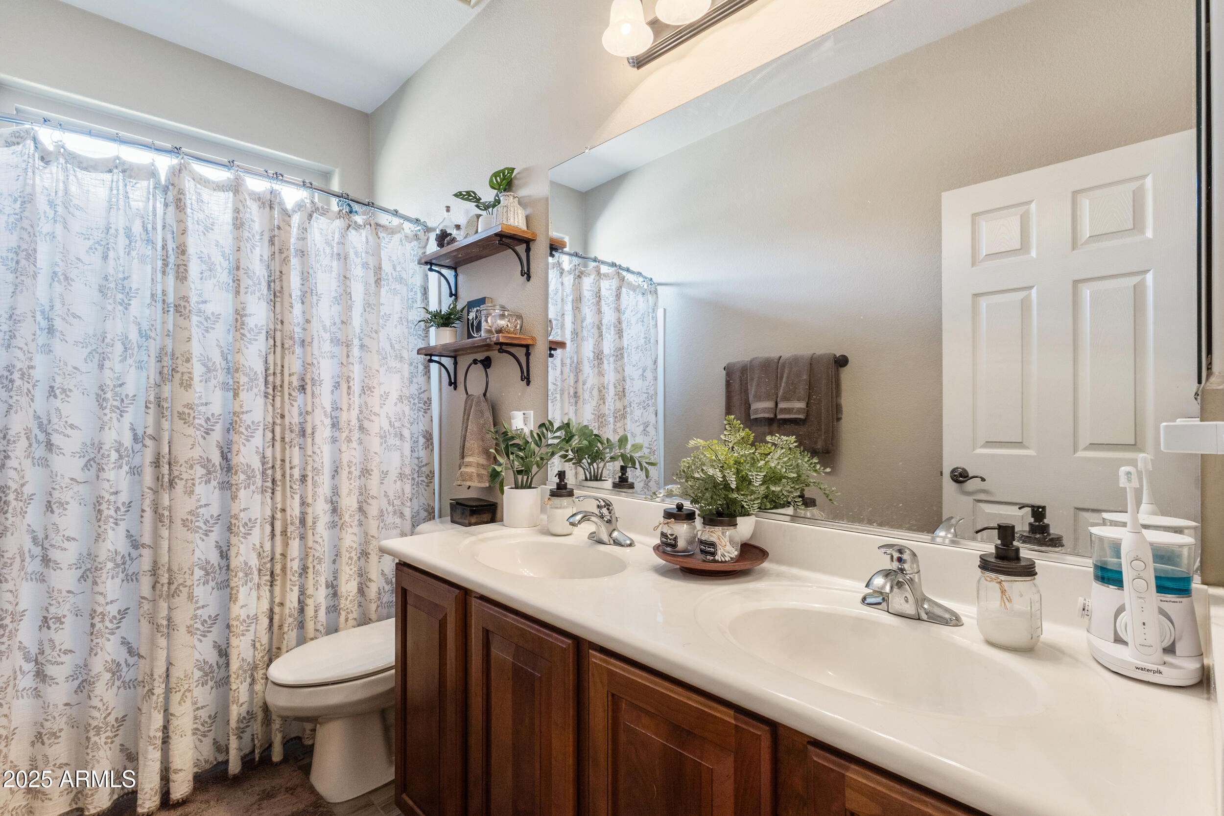 44545 W VINEYARD Street