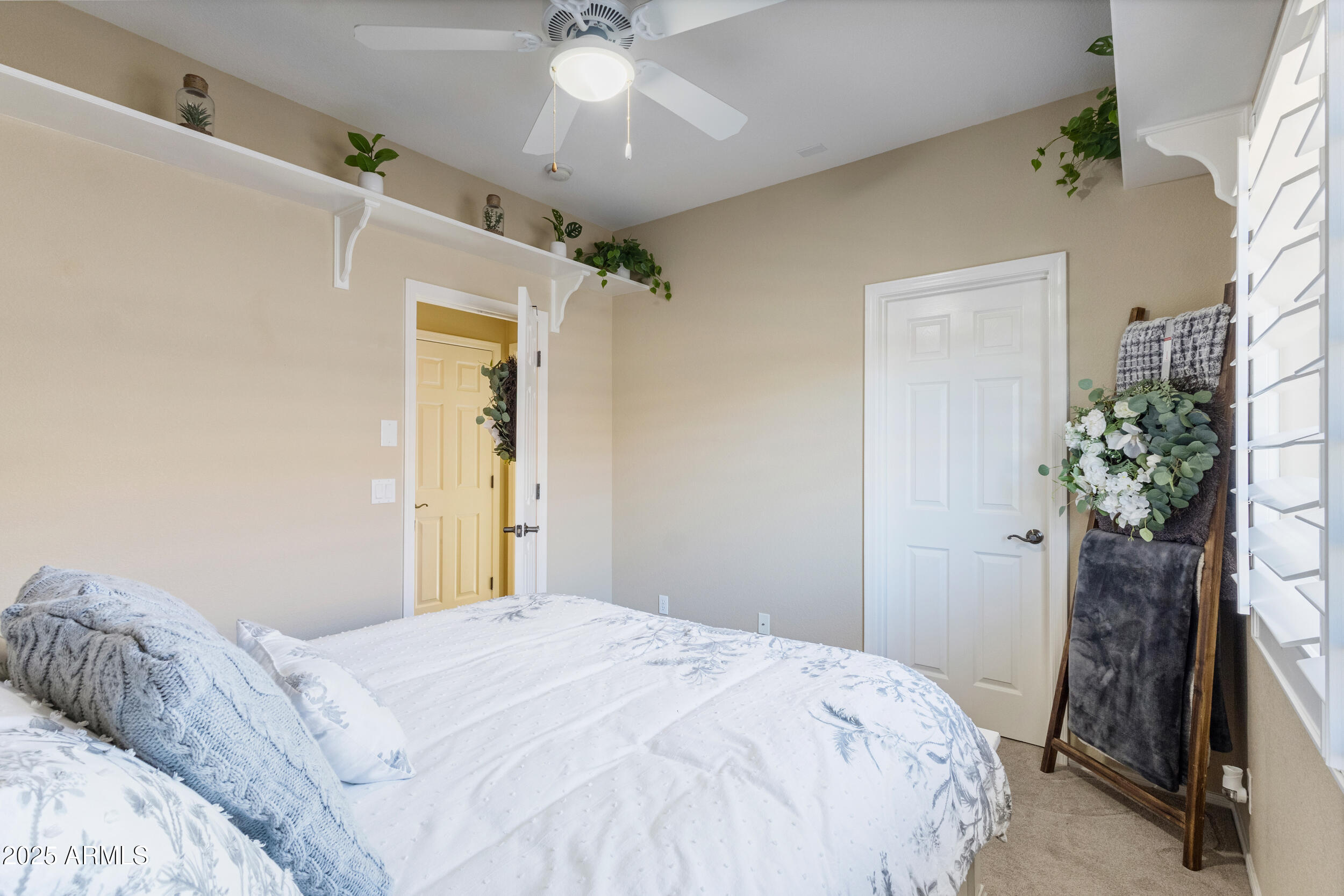 44545 W VINEYARD Street