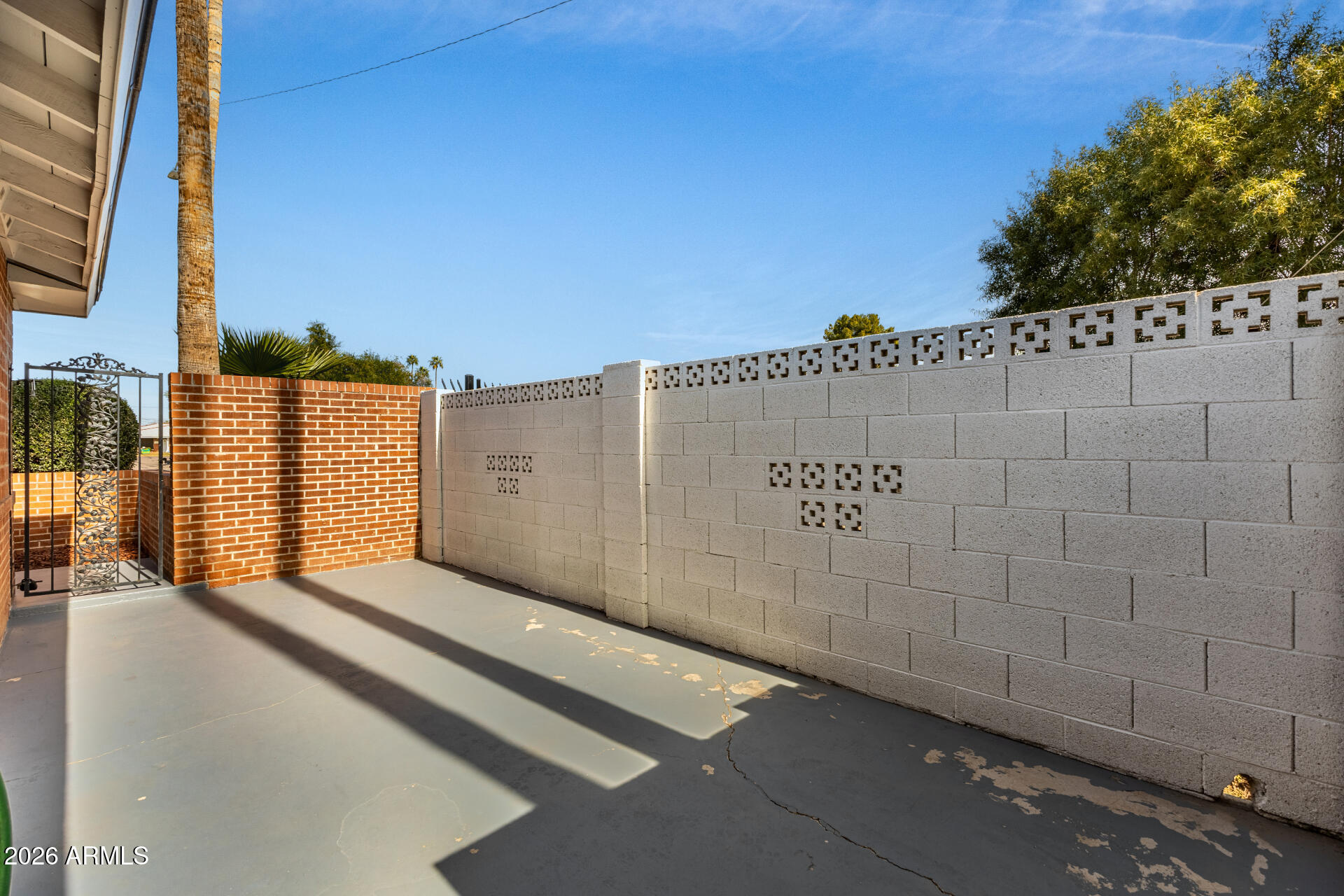 1115 W SAN MIGUEL Avenue